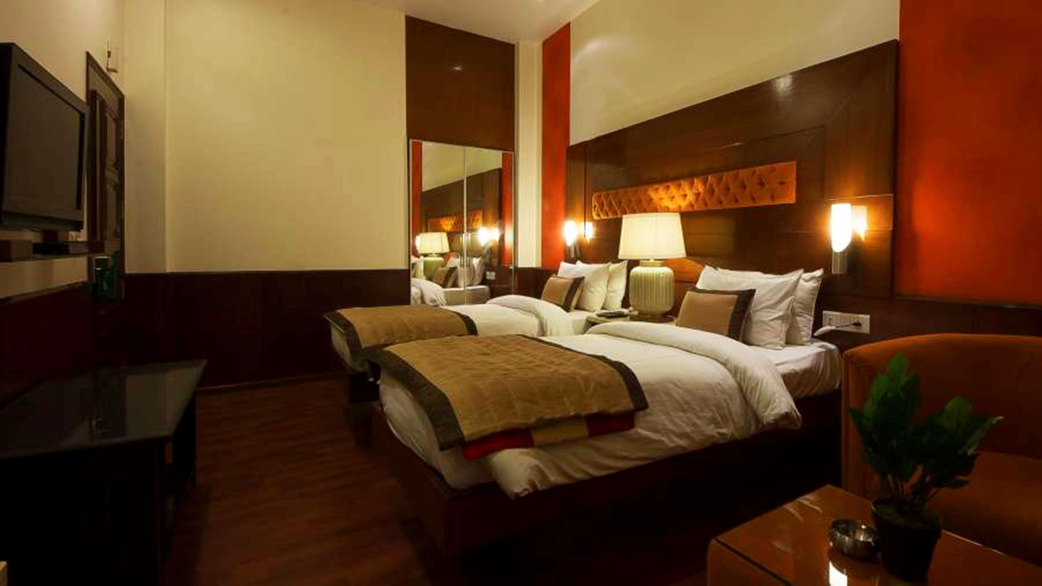Aura - Railway Station Hotel 3*