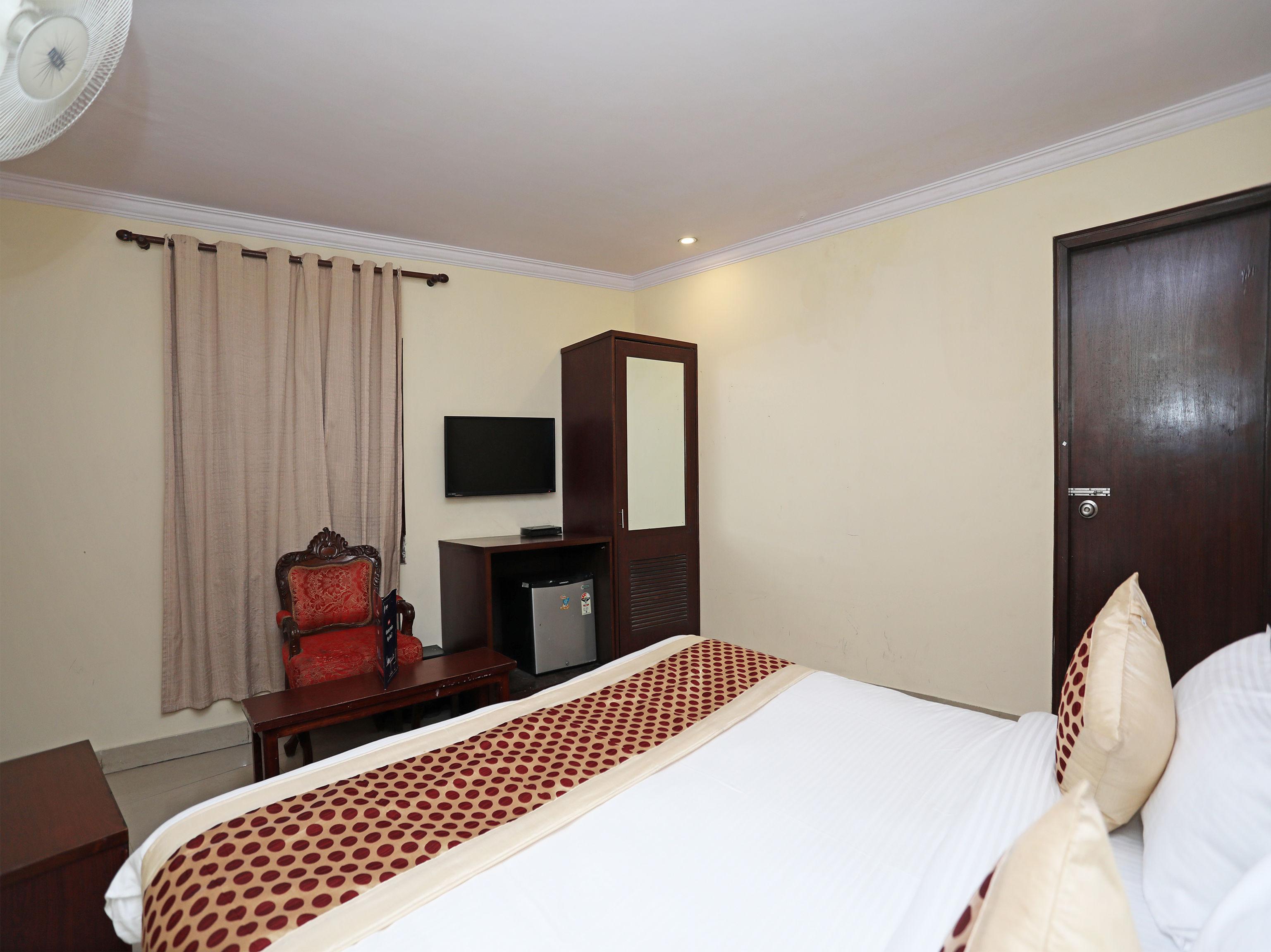 Hotel Capital O 10750 Vivek New Delhi