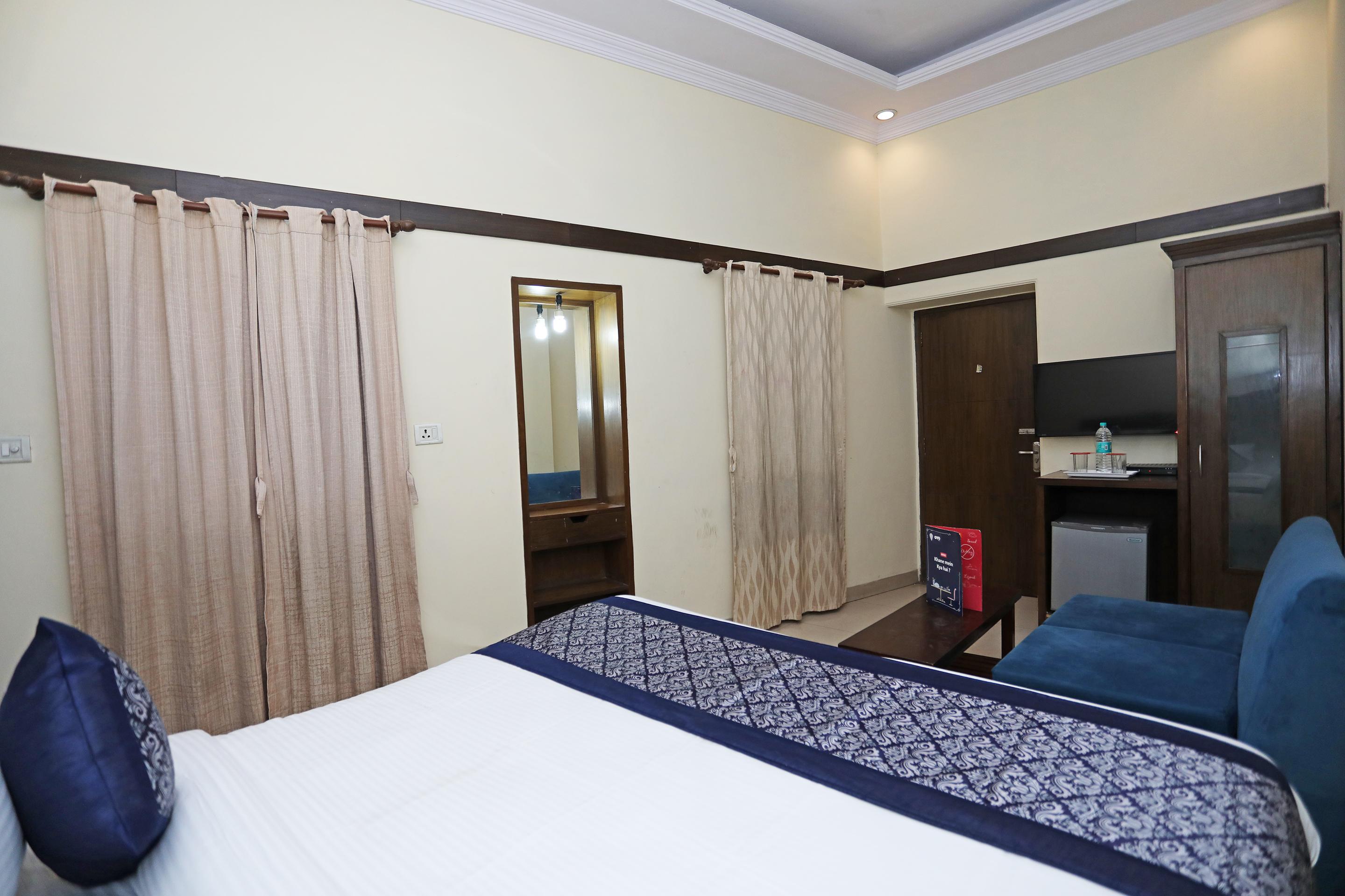 Capital O 10750 Vivek 3*
