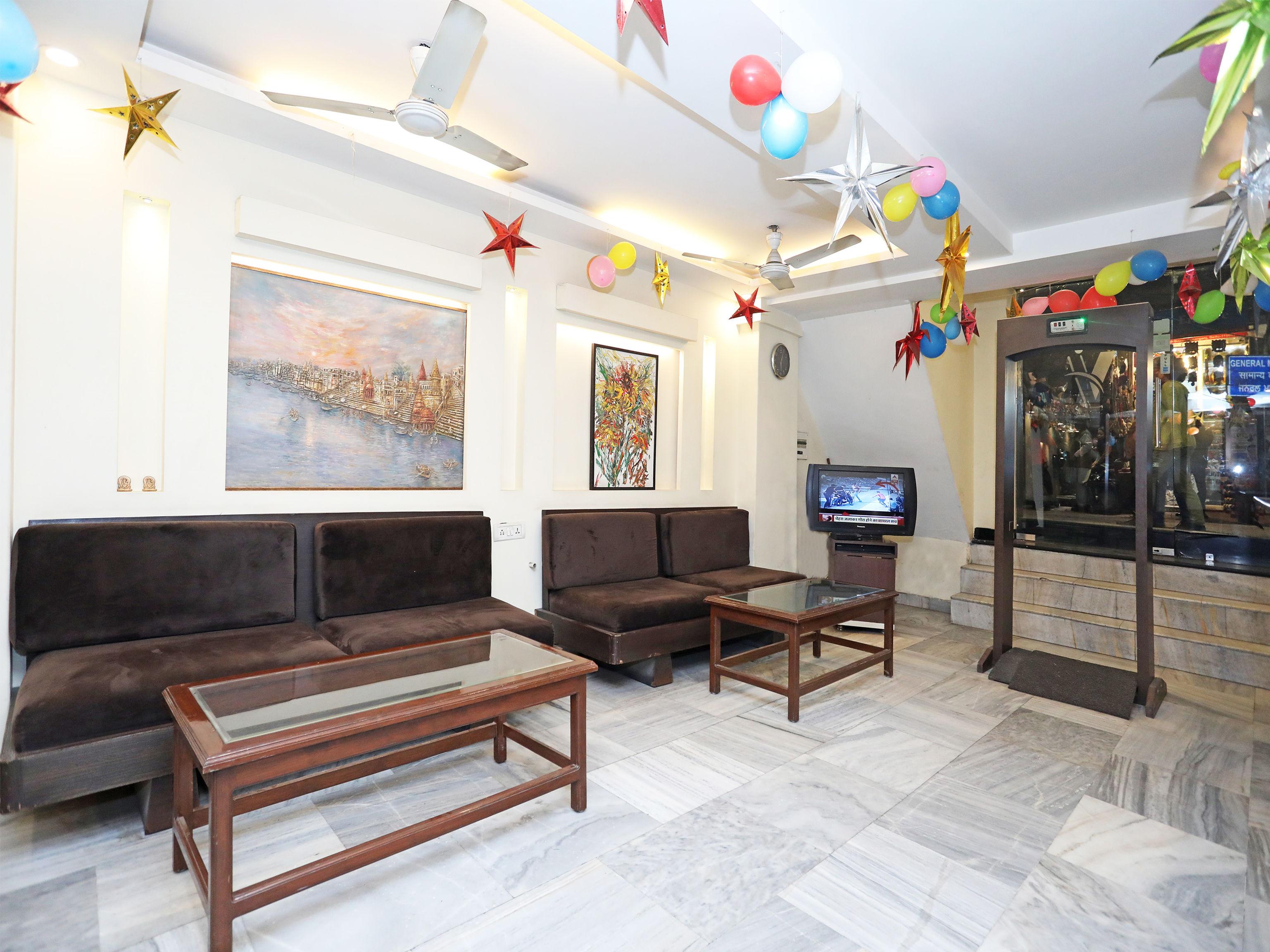 Capital O 10750 Vivek Hotel 3*