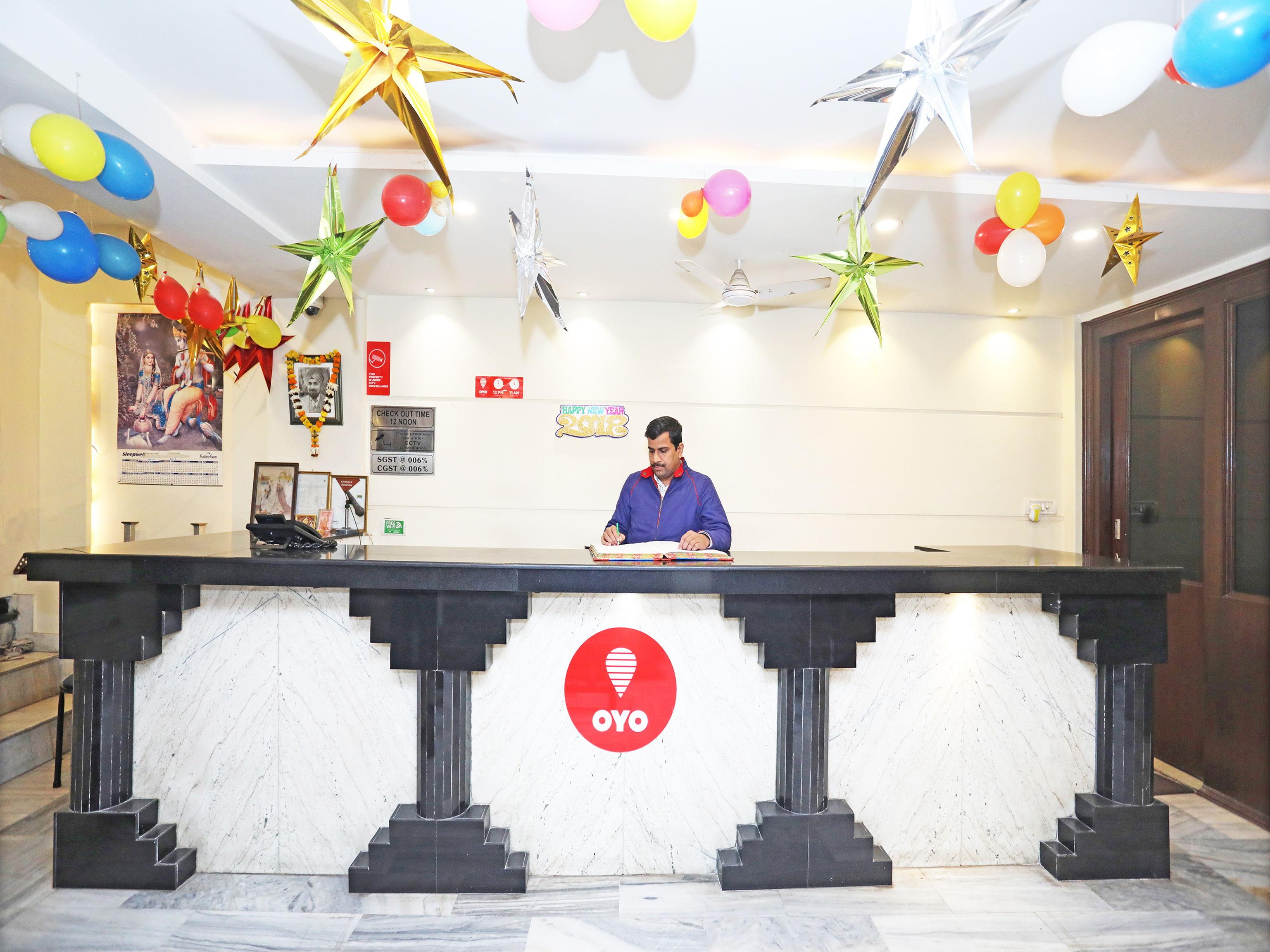 Capital O 10750 Vivek