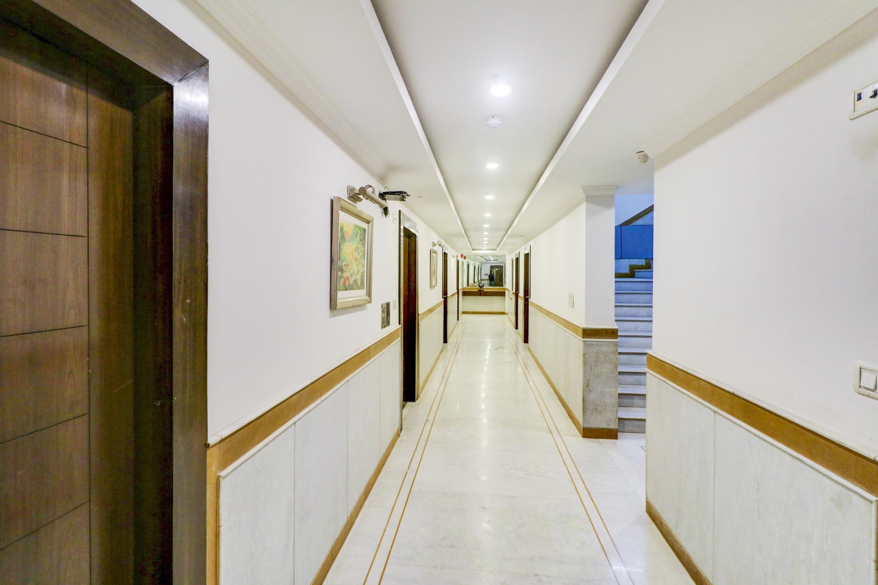 Townhouse 517 La Sapphire Near Delhi Airport 4*