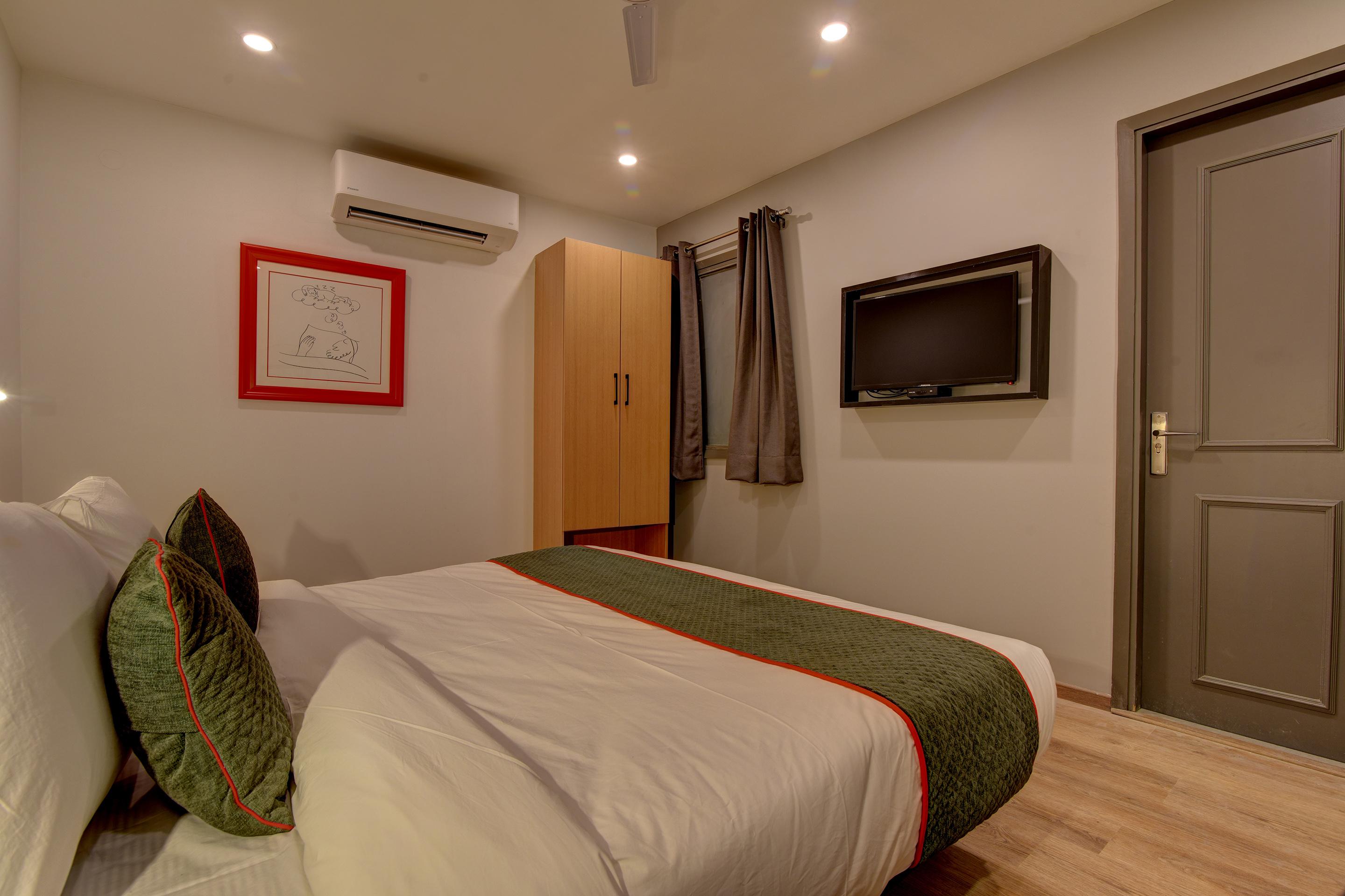 Oyo Townhouse 117 Punjabi Bagh Near Tdi Mall New Delhi