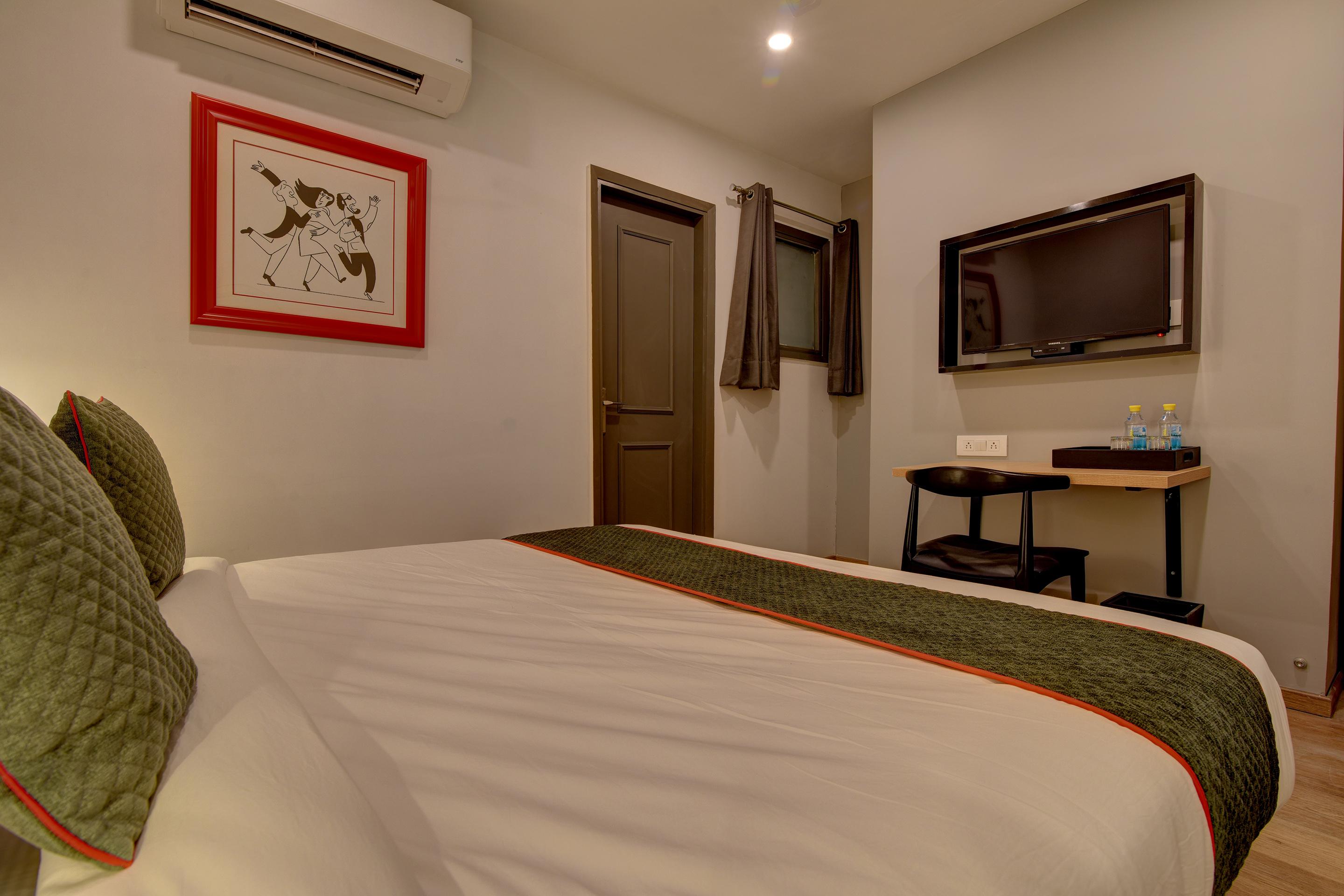 Oyo Townhouse 117 Punjabi Bagh Near Tdi Mall New Delhi