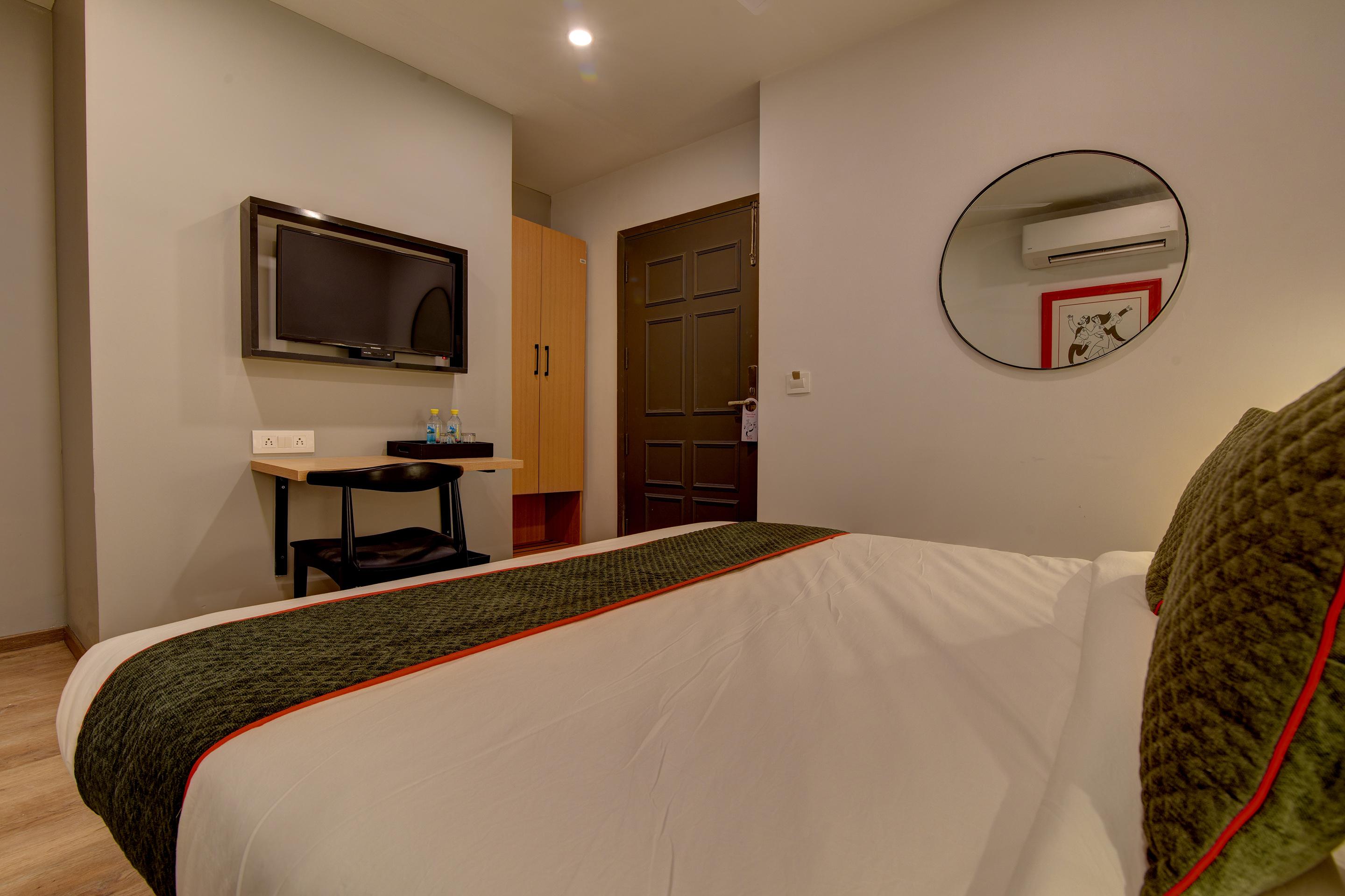 Oyo Townhouse 117 Punjabi Bagh Near Tdi Mall Hotel 4*