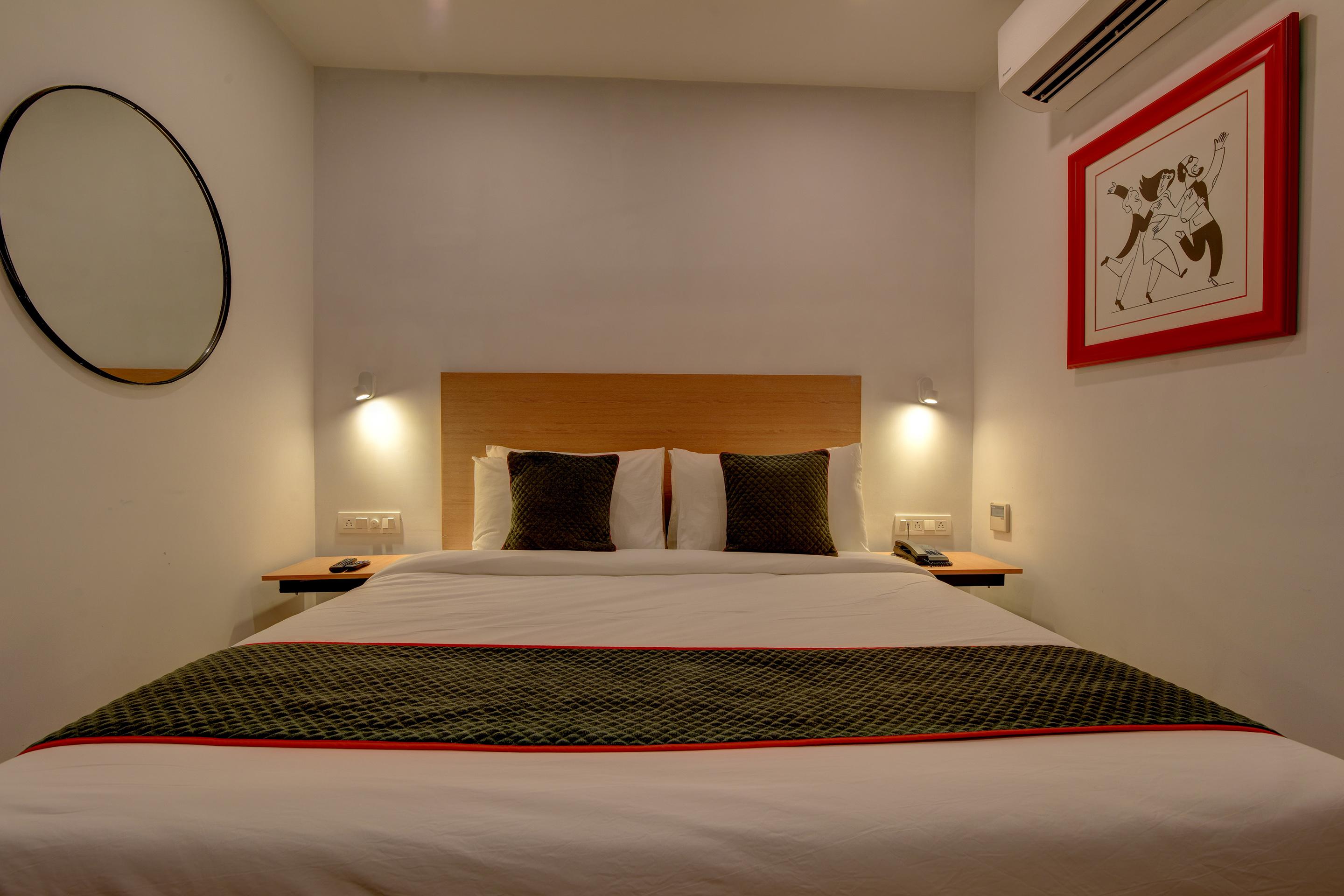 Oyo Townhouse 117 Punjabi Bagh Near Tdi Mall 4*