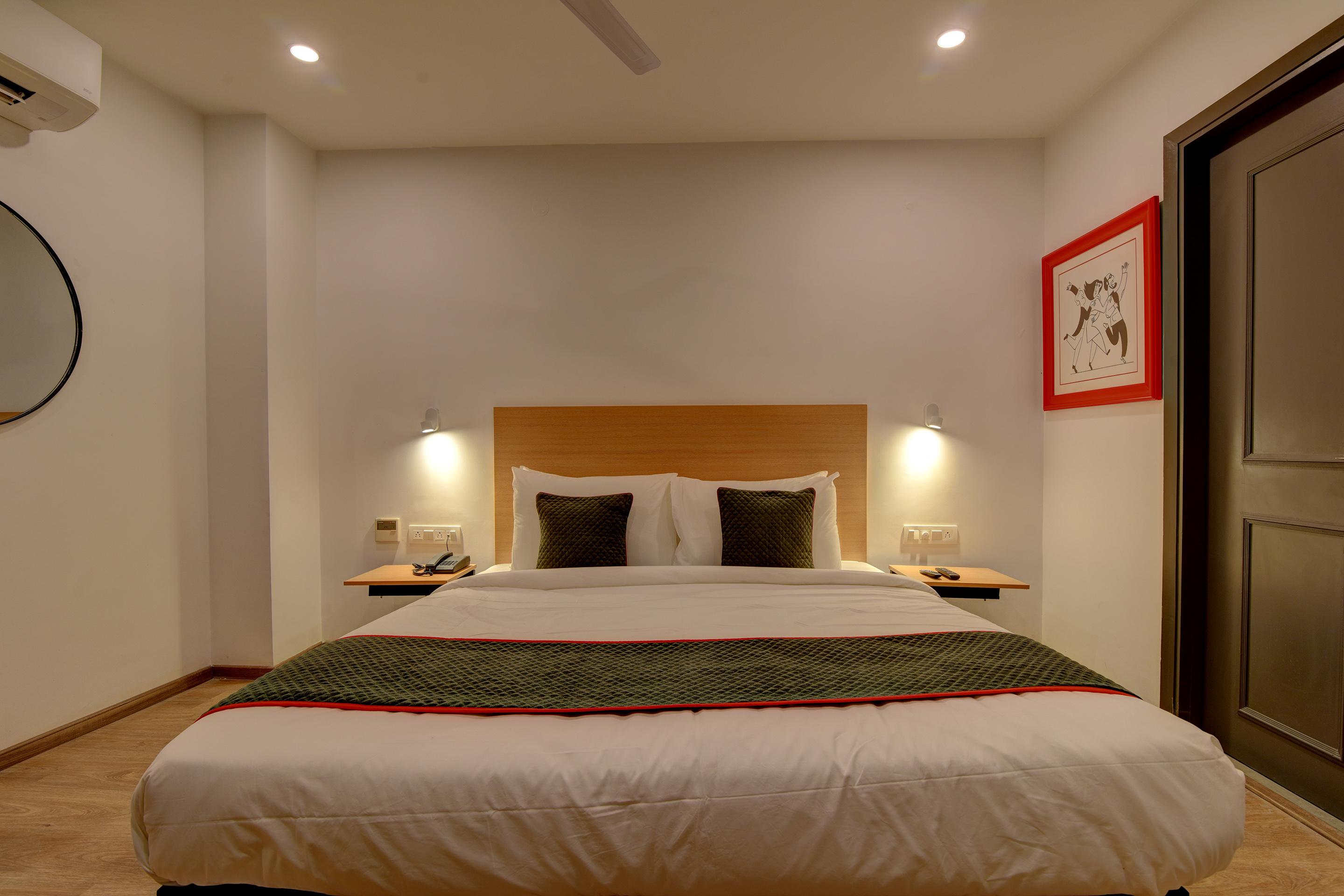 Oyo Townhouse 117 Punjabi Bagh Near Tdi Mall New Delhi