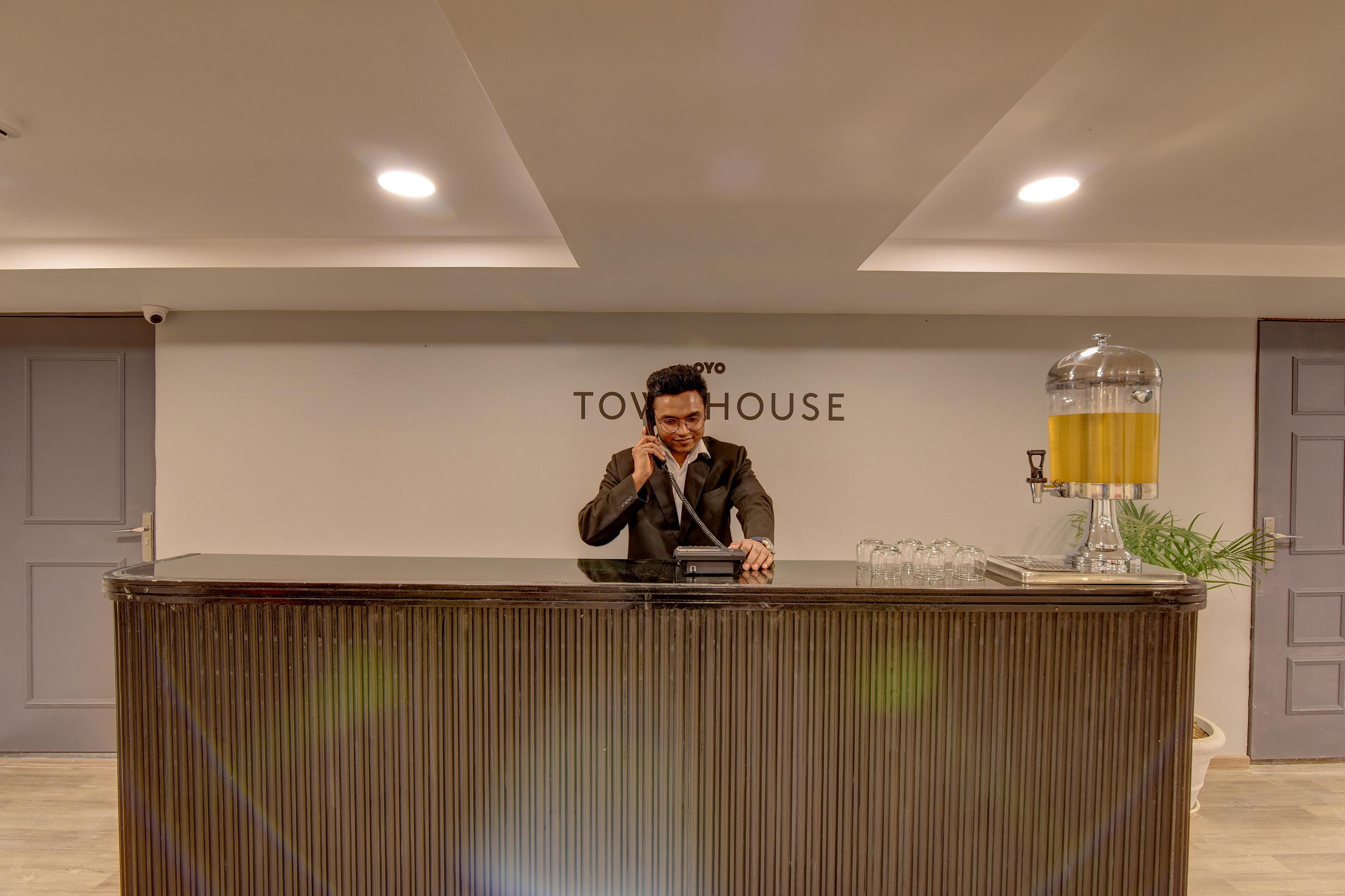 Oyo Townhouse 117 Punjabi Bagh Near Tdi Mall Hotel New Delhi