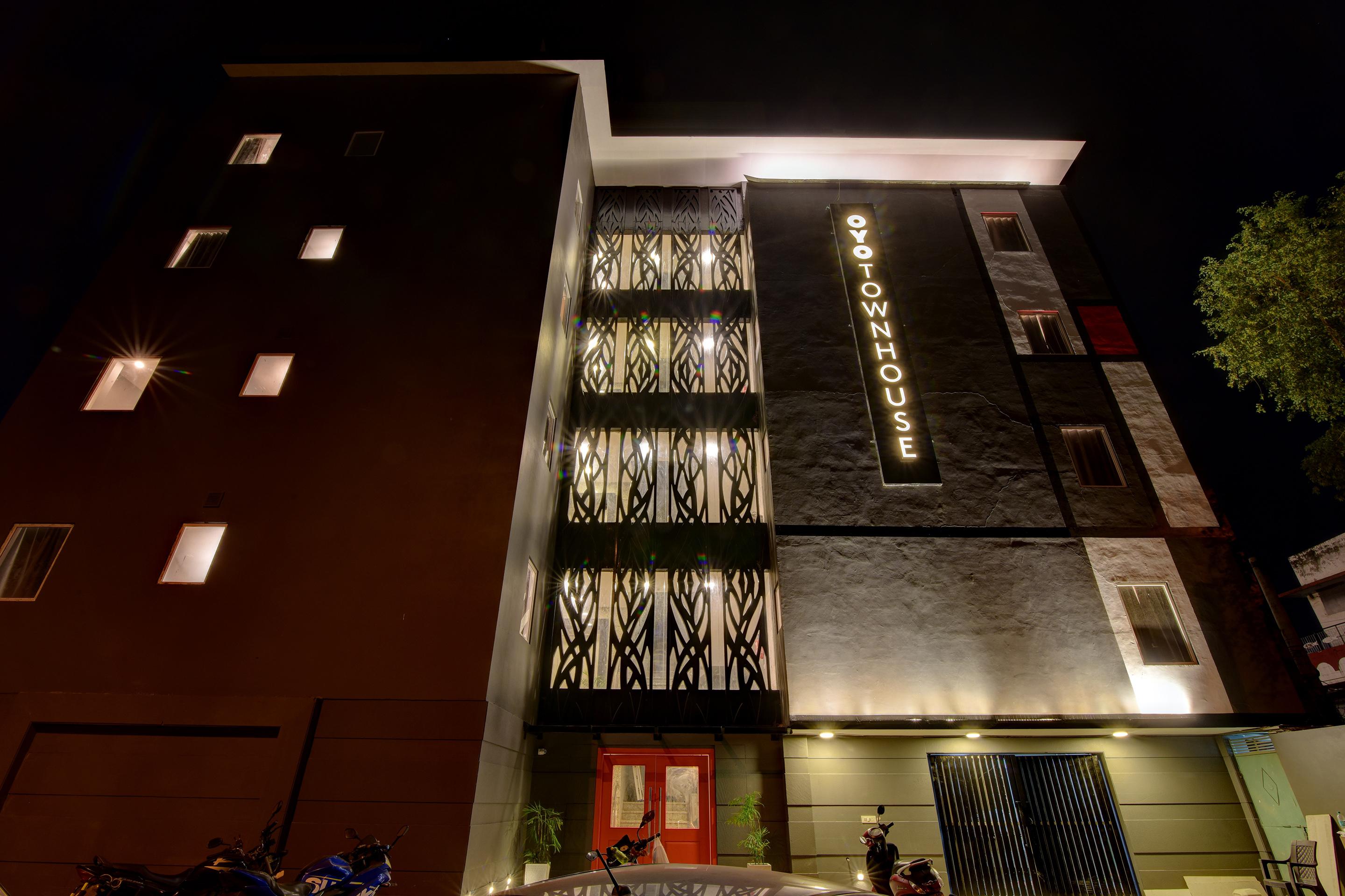 Oyo Townhouse 117 Punjabi Bagh Near Tdi Mall 4* New Delhi
