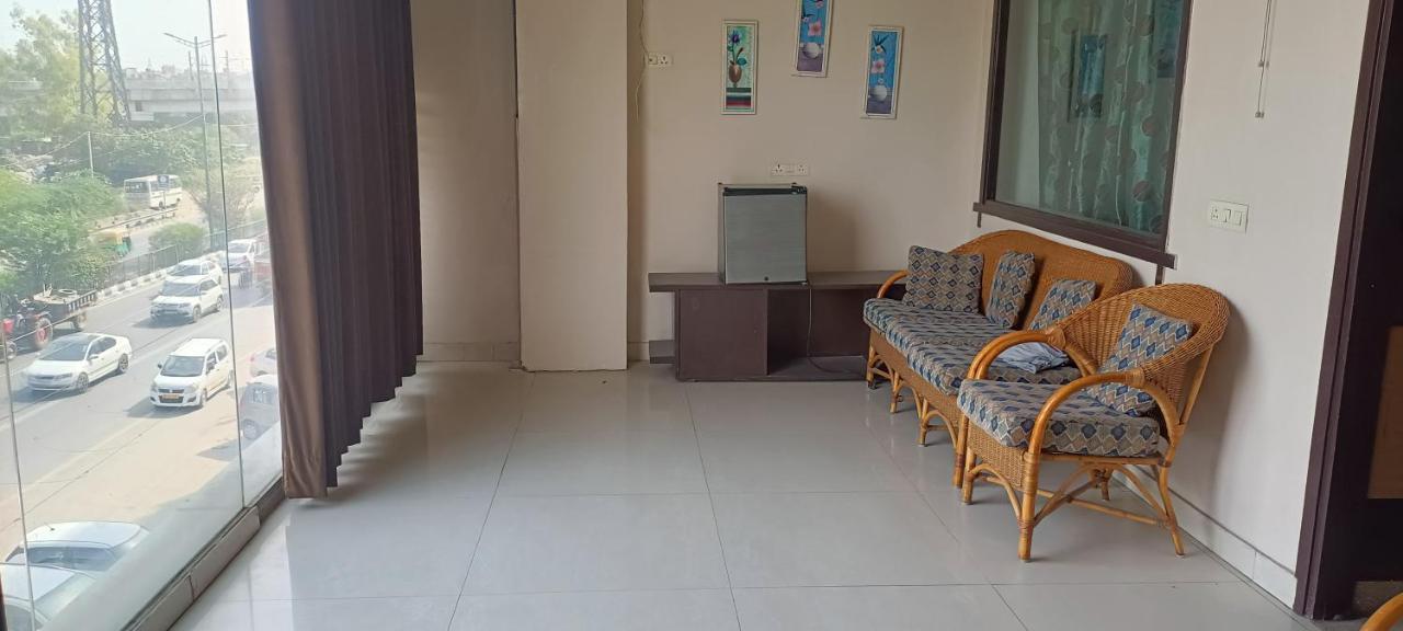 The Paradise Near Apollo Hospital Hotel 3*