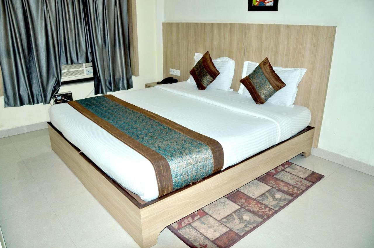 Lotus Suites At Delhi Airport Hotel 3*
