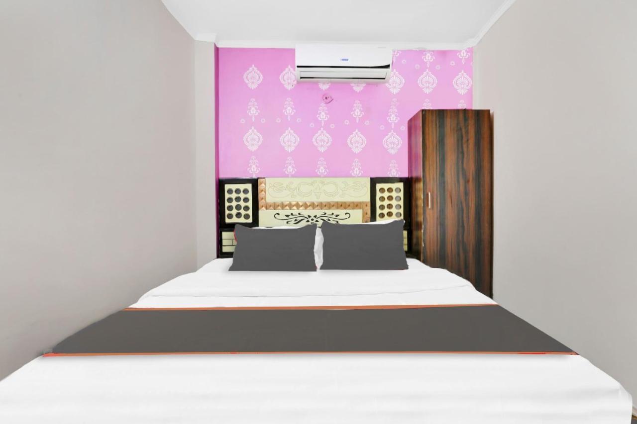 Hotel Collection O 83691 Raj New Delhi