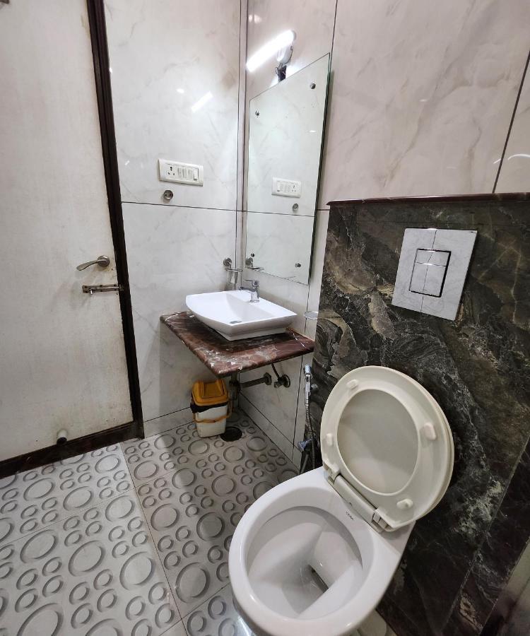 Hotel Delhi Heart At Railway Station