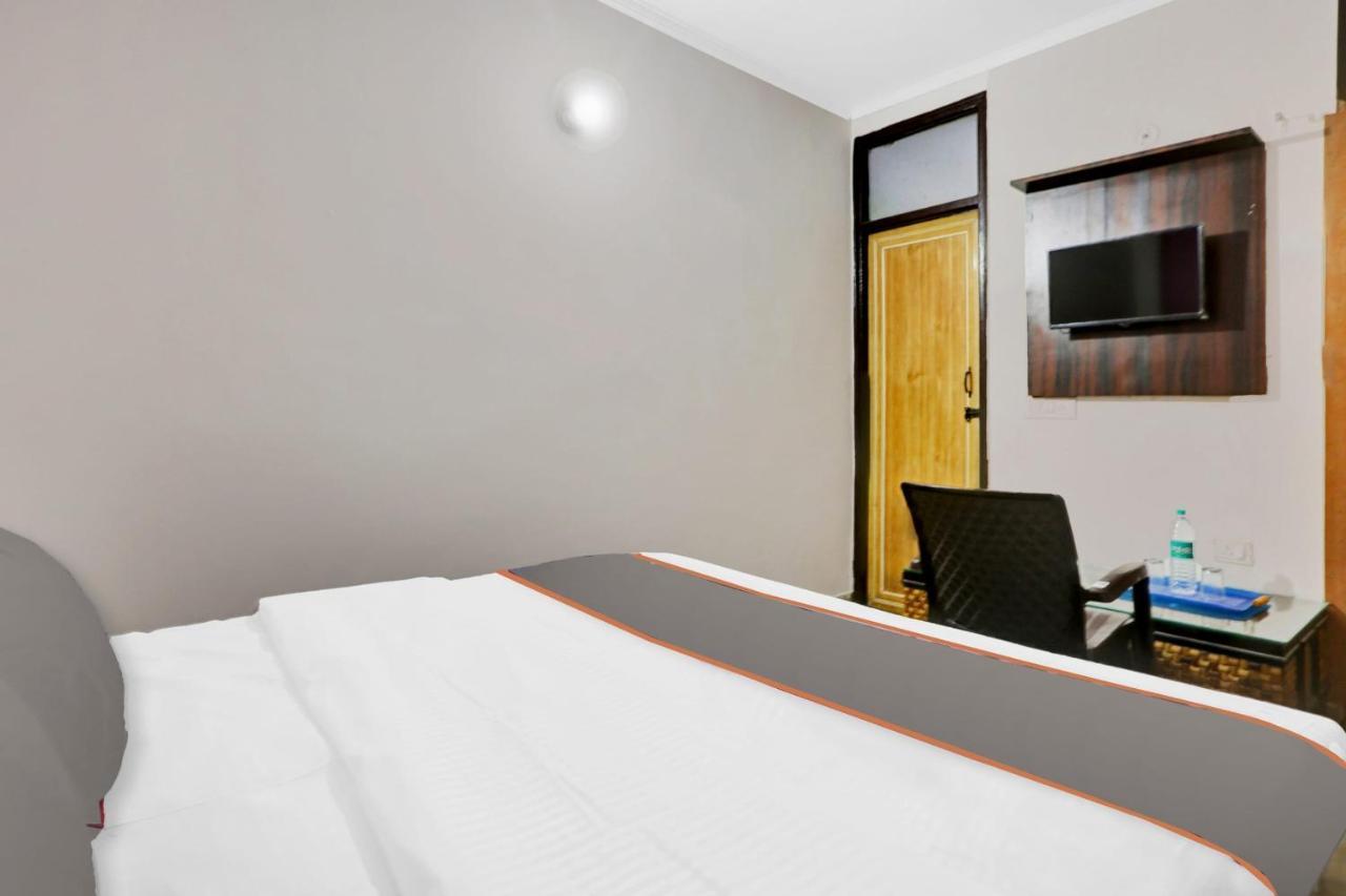 Collection O 83691 Raj Hotel New Delhi