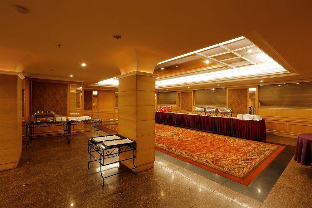 Townhouse 517 La Sapphire Near Delhi Airport