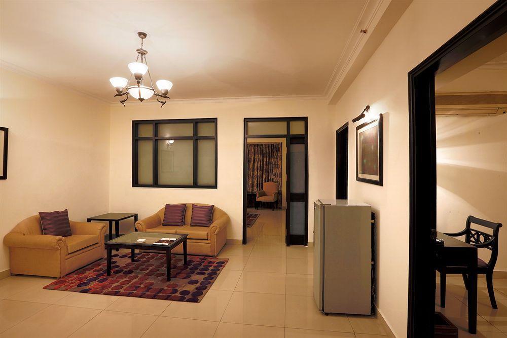 Townhouse 517 La Sapphire Near Delhi Airport 4*