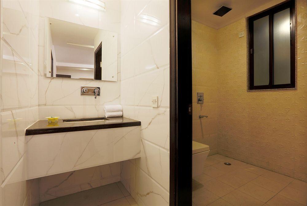 Hotel Townhouse 517 La Sapphire Near Delhi Airport