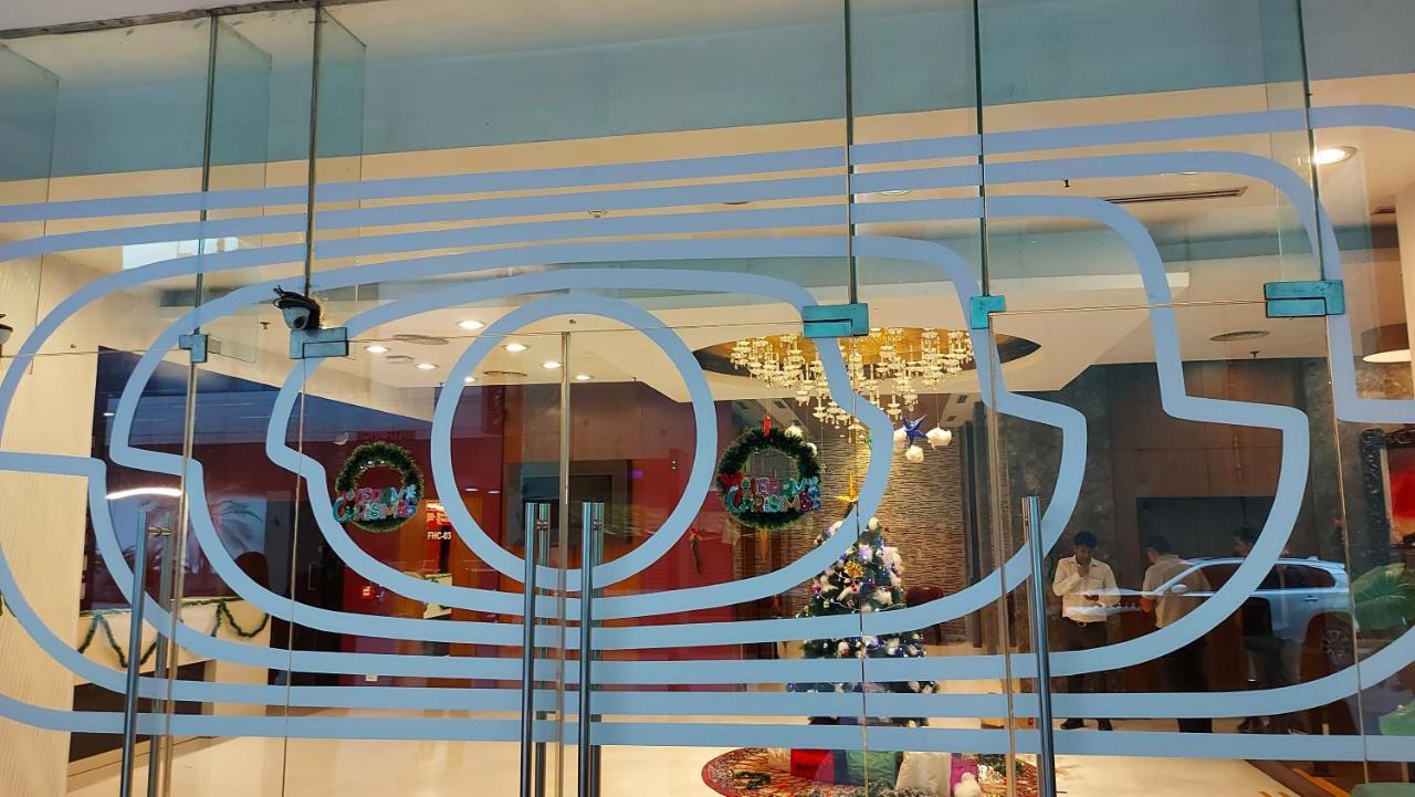 Zone Connect By The Park Saket Hotel