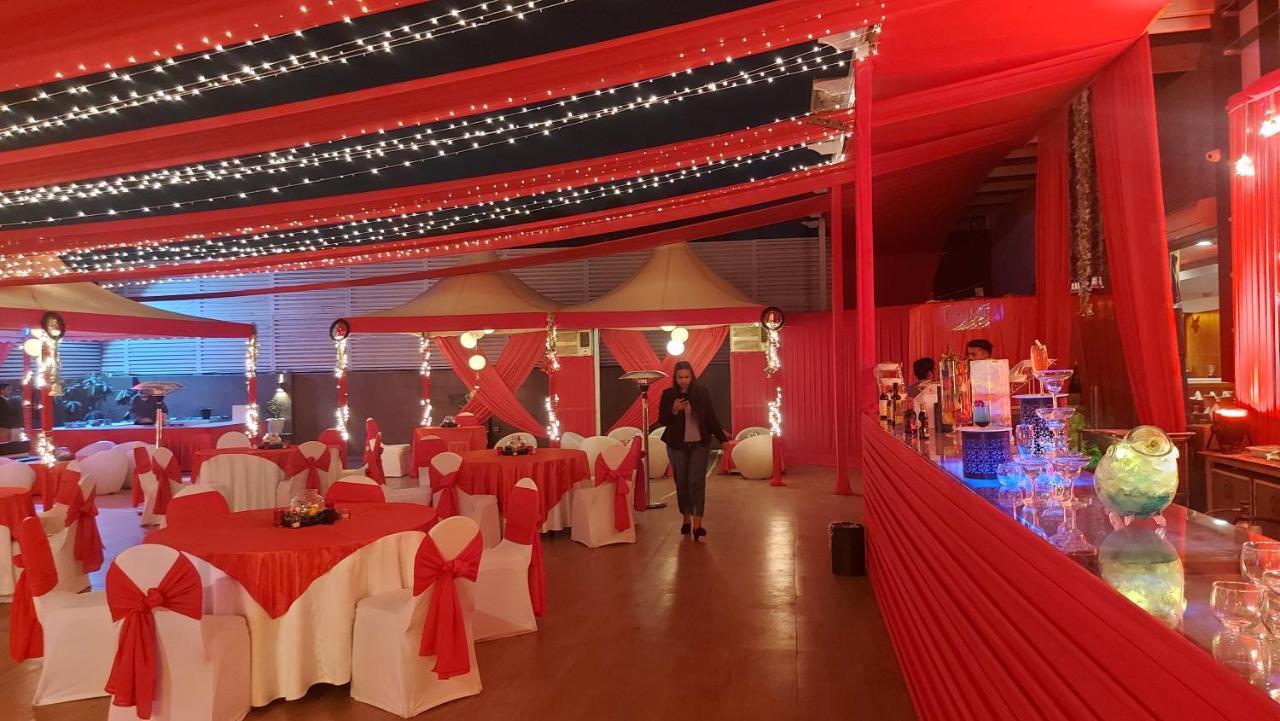 Hotel Zone Connect By The Park Saket New Delhi