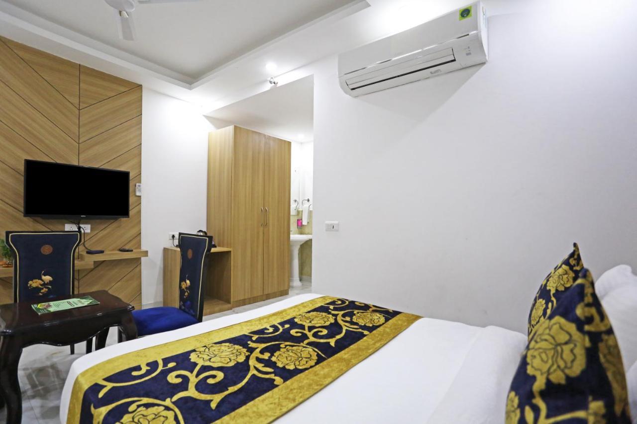 Hotel Decent - Delhi Airport