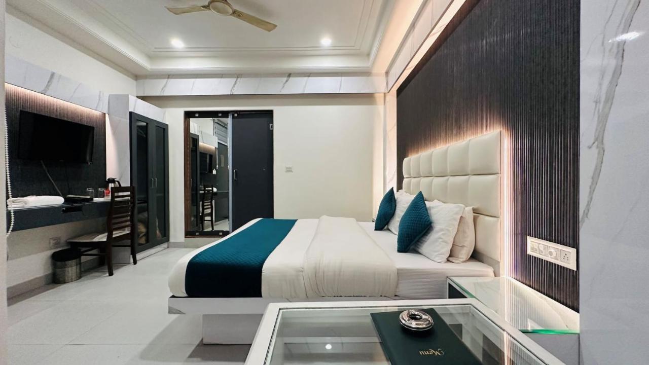 Baba Deluxe Near Railway Station And Center -by Rcg New Delhi