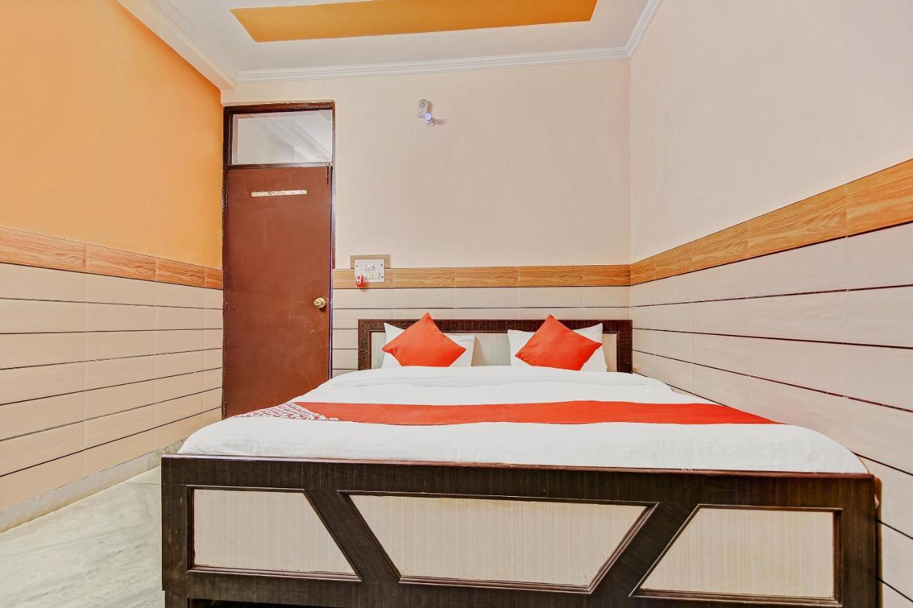 Hotel Oyo Park View Near Edm Mall 3*