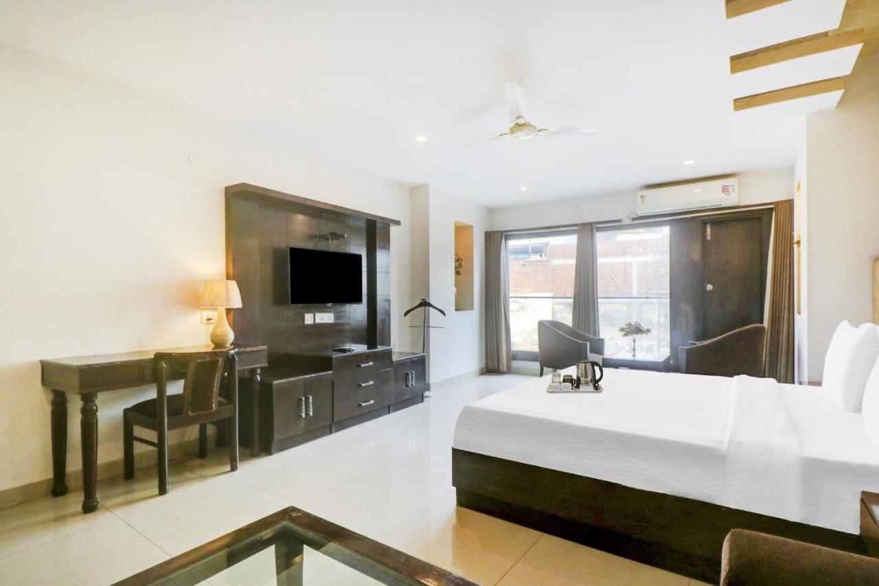 Townhouse 517 La Sapphire Near Delhi Airport 4* New Delhi