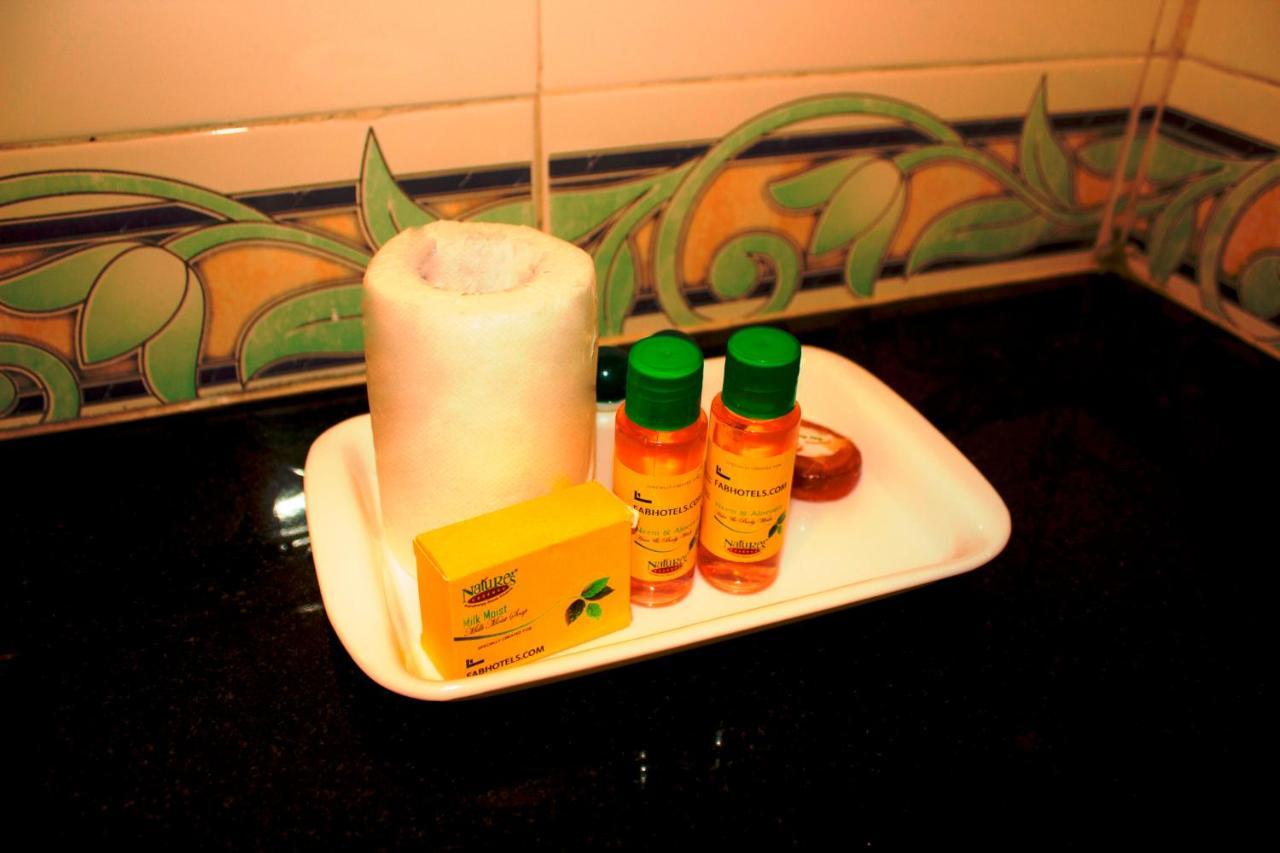 Fabexpress Pearl Robe Hotel New Delhi