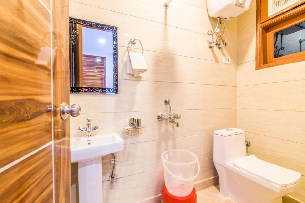 Fabexpress Pearl Robe Hotel New Delhi