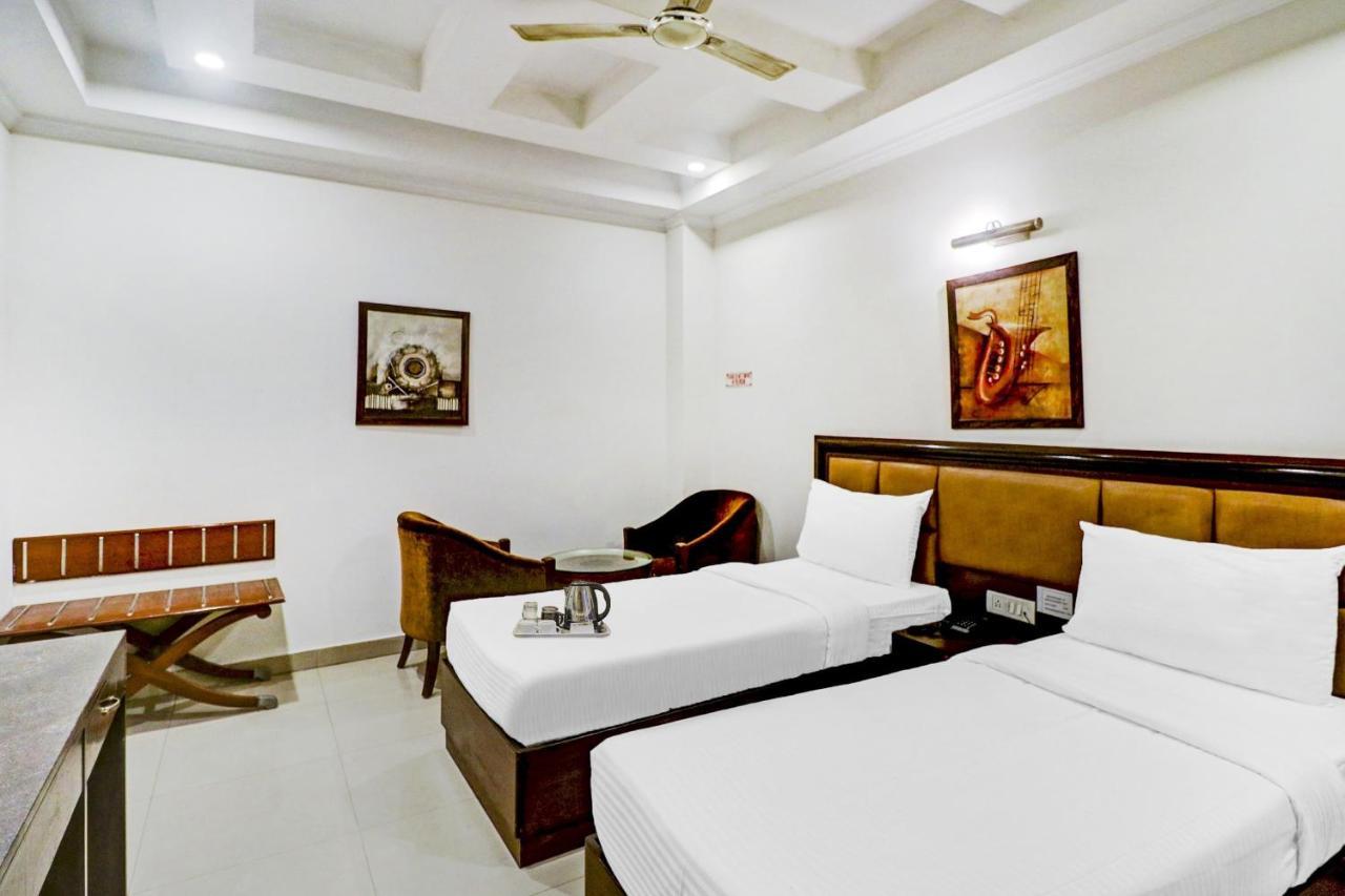 Hotel Townhouse 517 La Sapphire Near Delhi Airport 4*