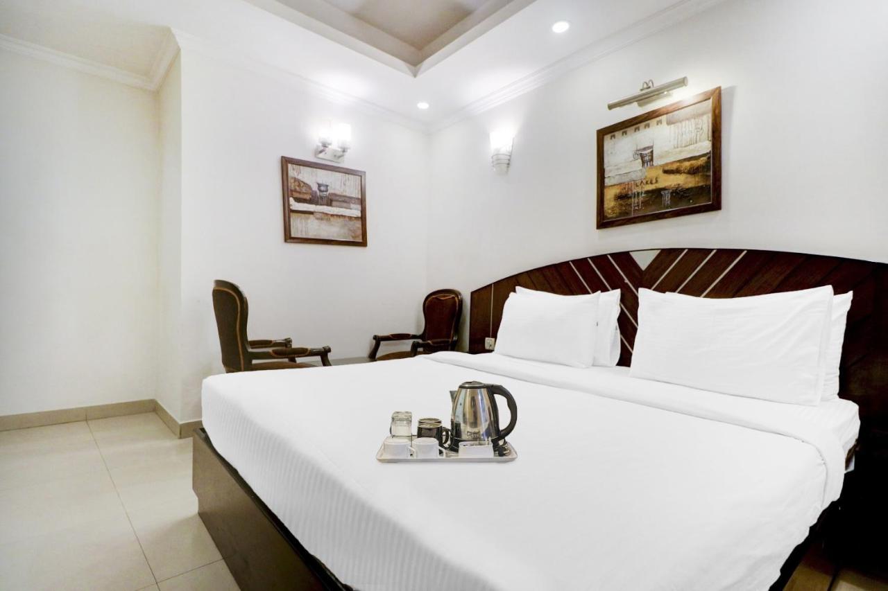 Hotel Townhouse 517 La Sapphire Near Delhi Airport 4*