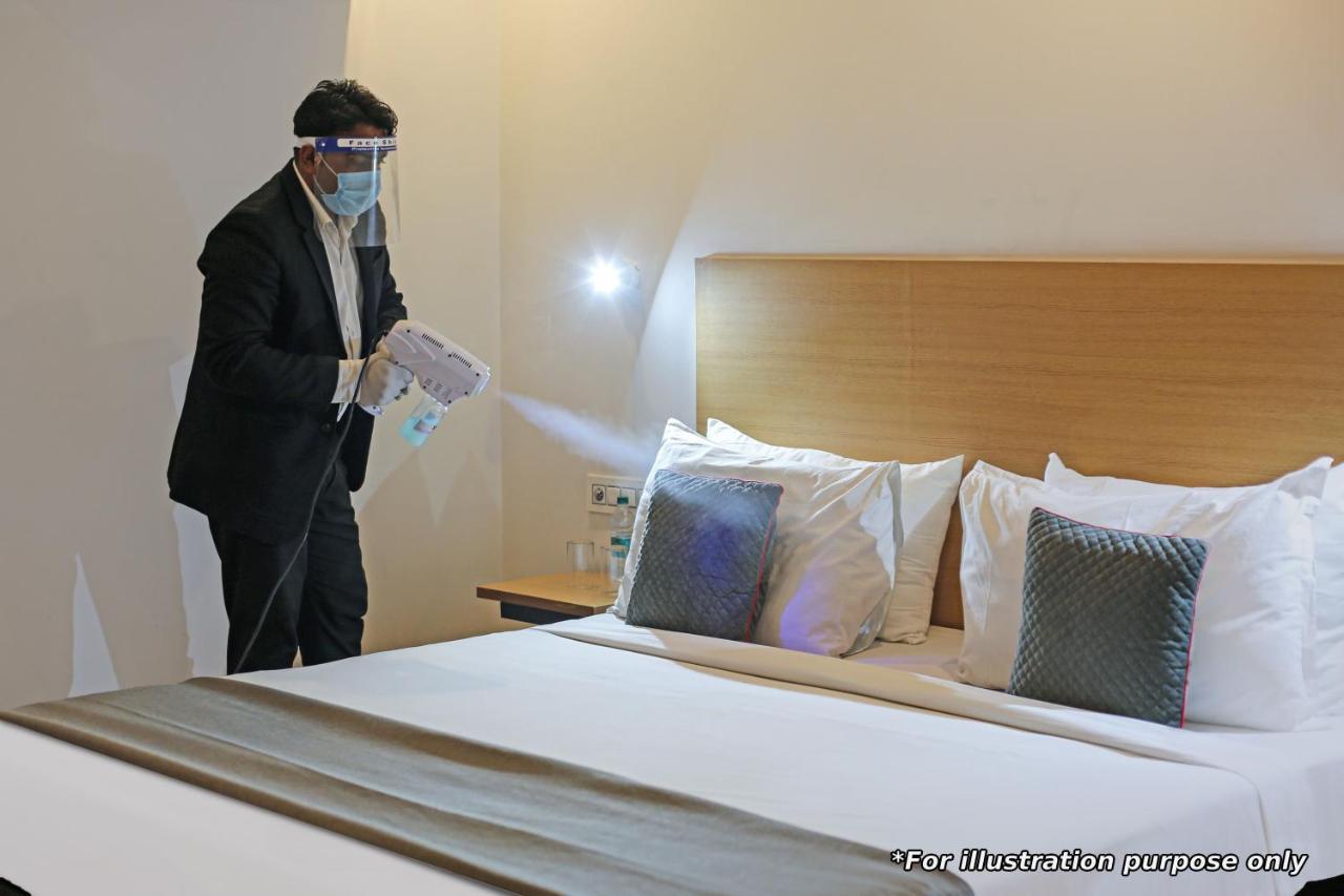 Hotel Townhouse 517 La Sapphire Near Delhi Airport 4*