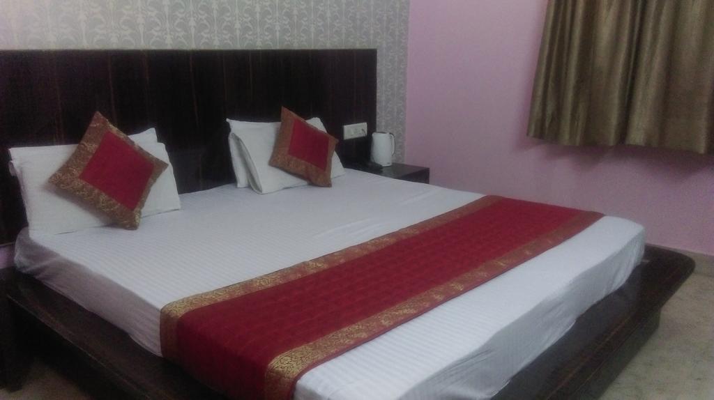 Surya Plaza Hotel *