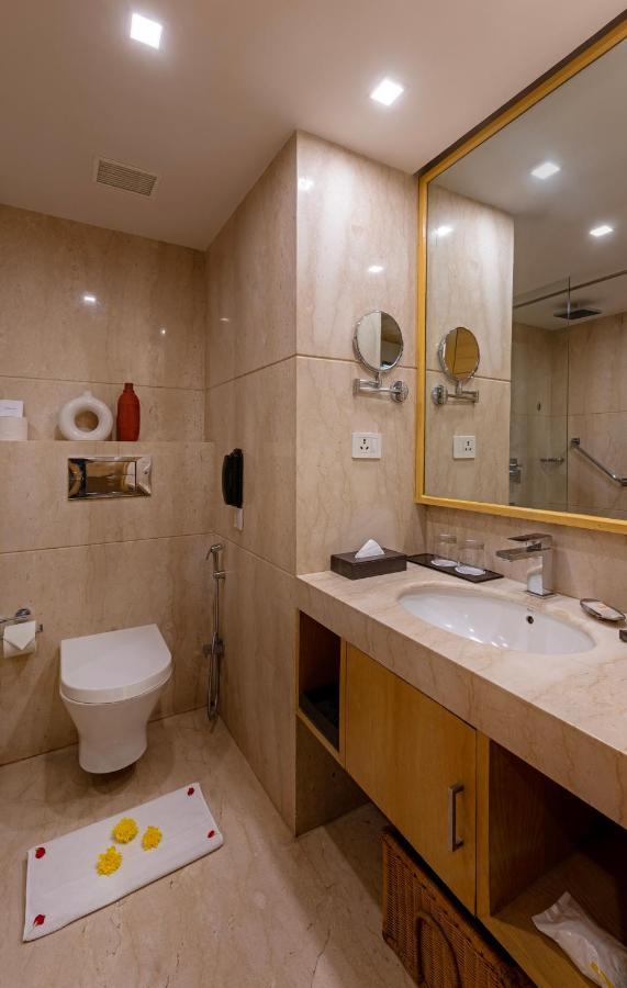 Hotel Zone Connect By The Park Saket 5*