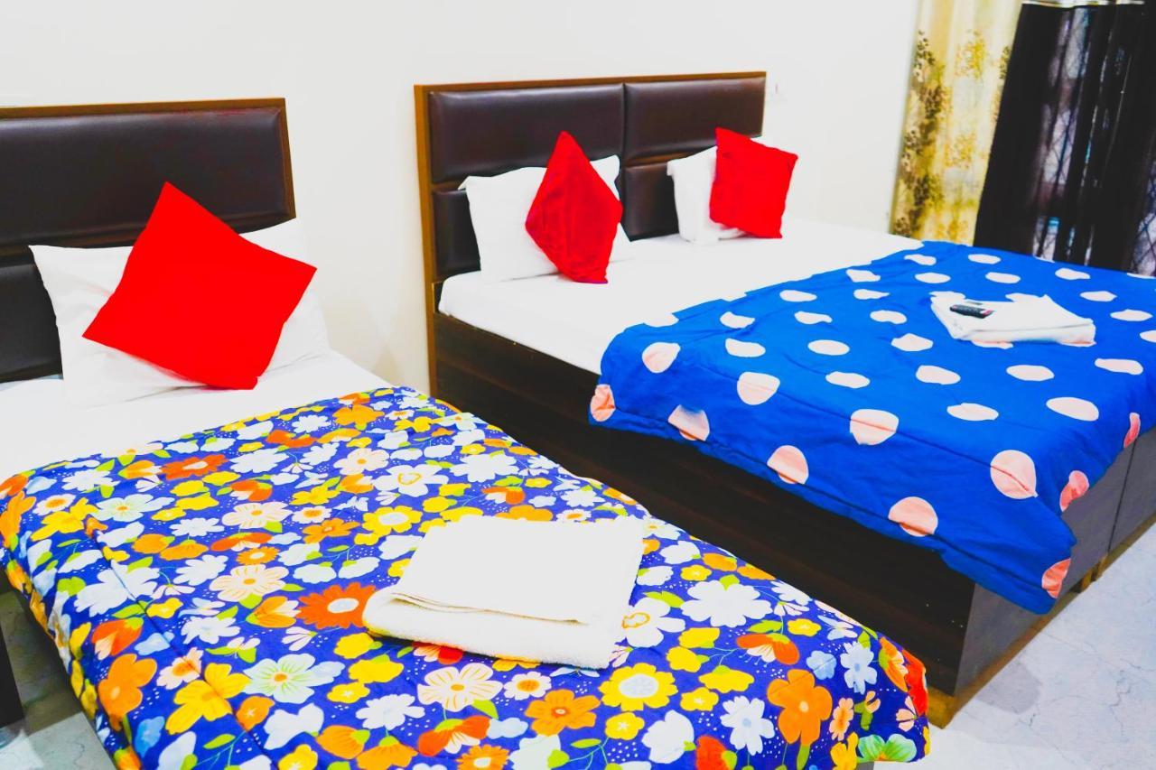 Roomshala 072 Starlight Hotel