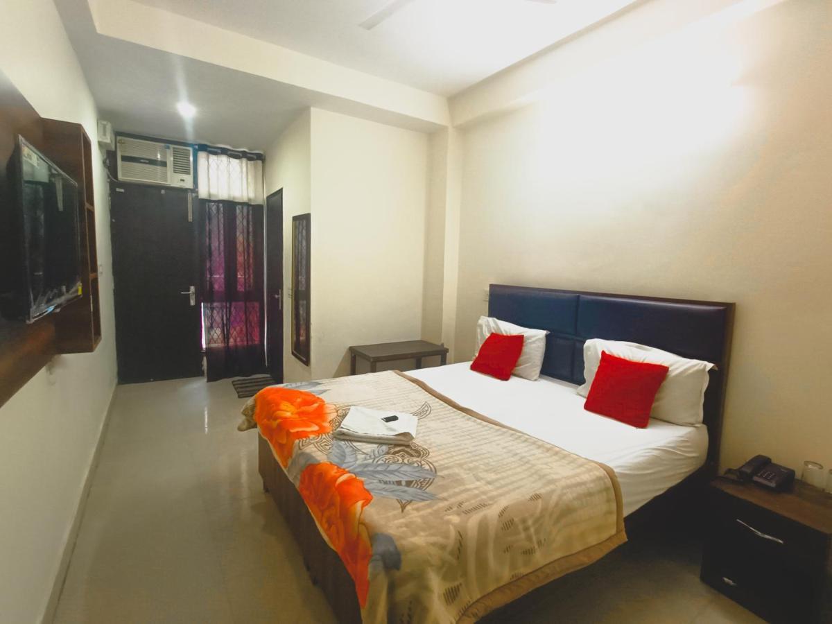 Roomshala 072 Starlight