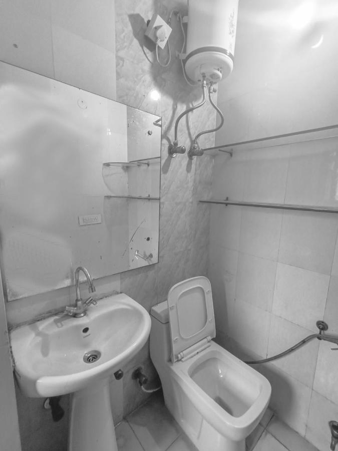Roomshala 072 Starlight Hotel 3*