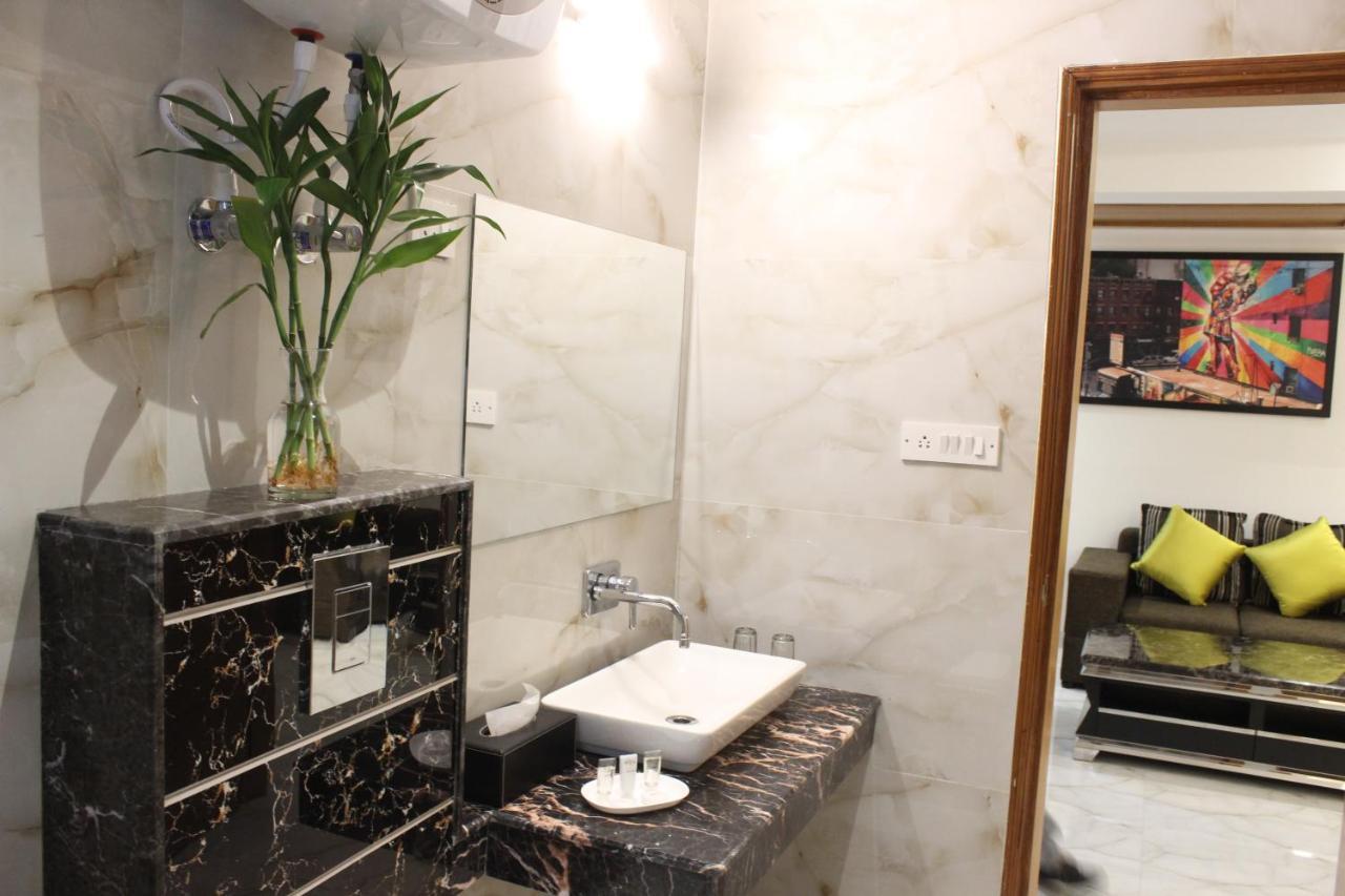Hotel Transit Near Delhi Airport 3*