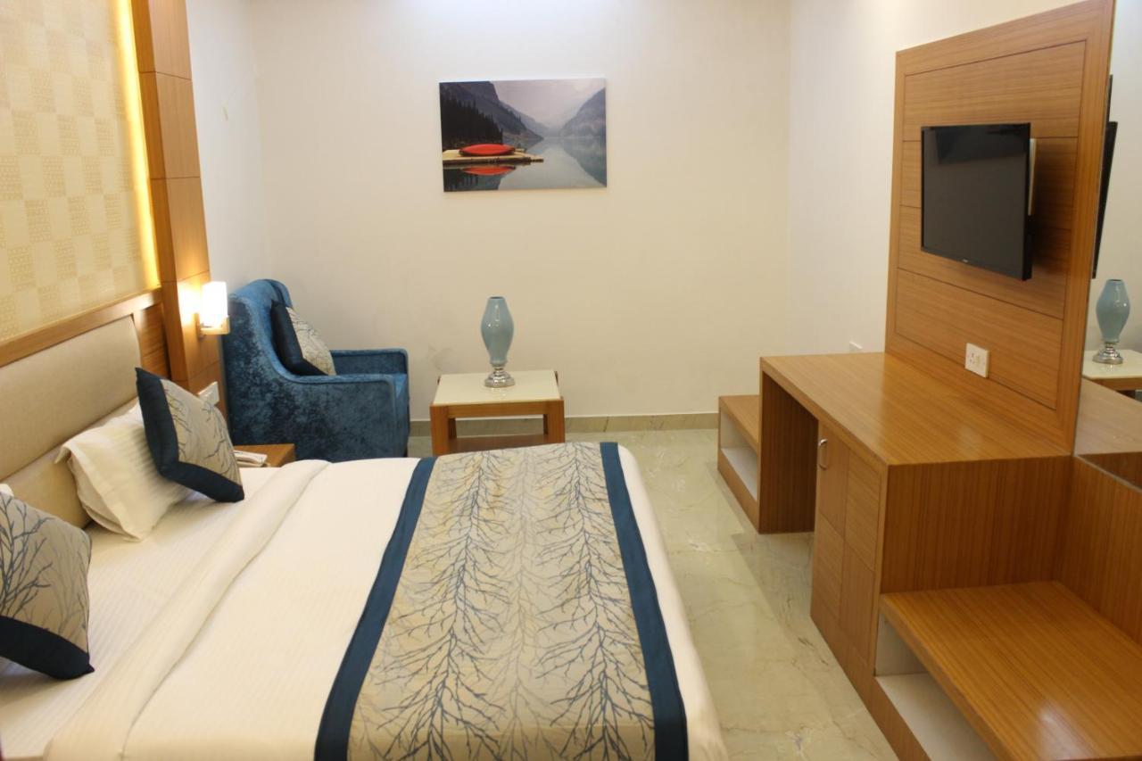 Transit Near Delhi Airport 3*