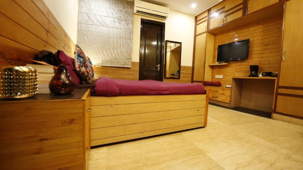 Hotel Divine Rajouri Garden 3*