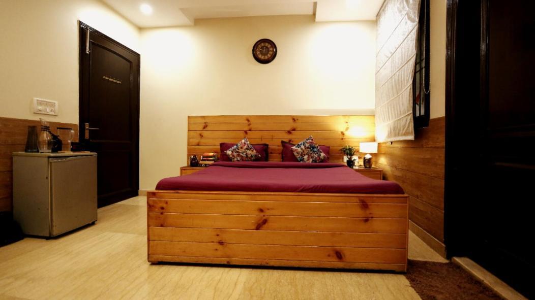 Divine Rajouri Garden New Delhi