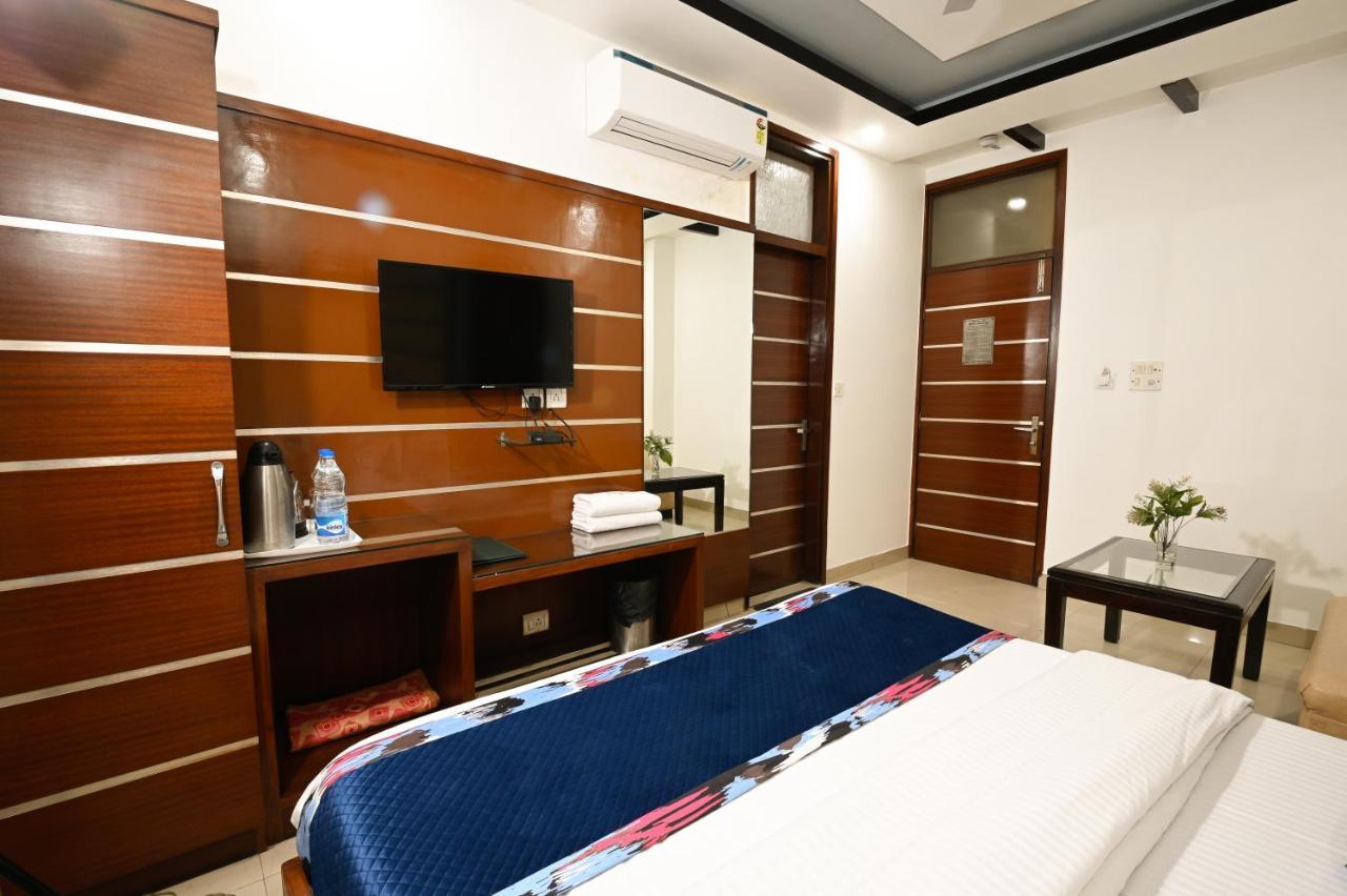 Baba Deluxe Near Railway Station And Center -by Rcg New Delhi