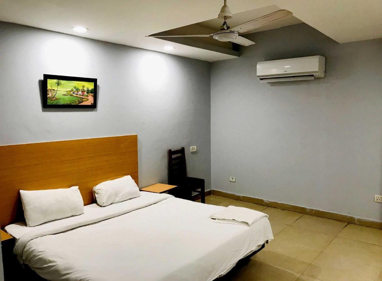 Oyo Townhouse 1100 Royal Near Akshardham Hotel 3*