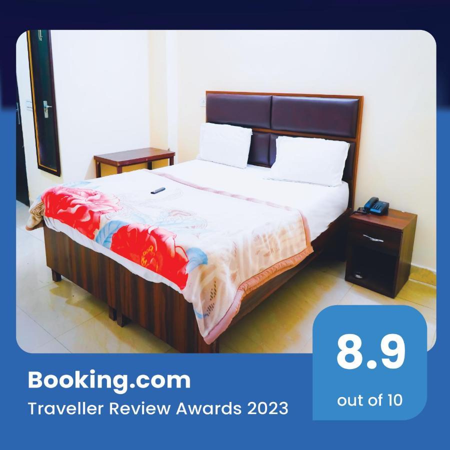 Roomshala 072 Starlight Hotel 3*