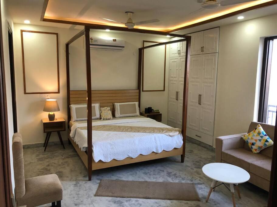 Bo-teak Private Floor - Dwarka * New Delhi