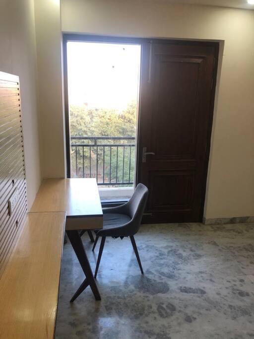 Bo-teak Private Floor - Dwarka Apartment *
