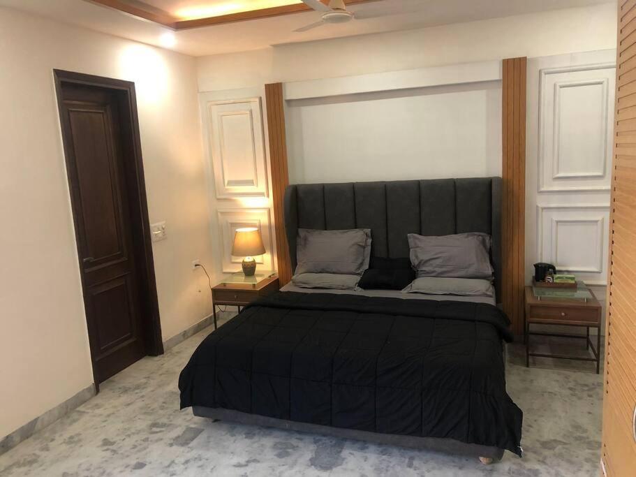 Bo-teak Private Floor - Dwarka Apartment