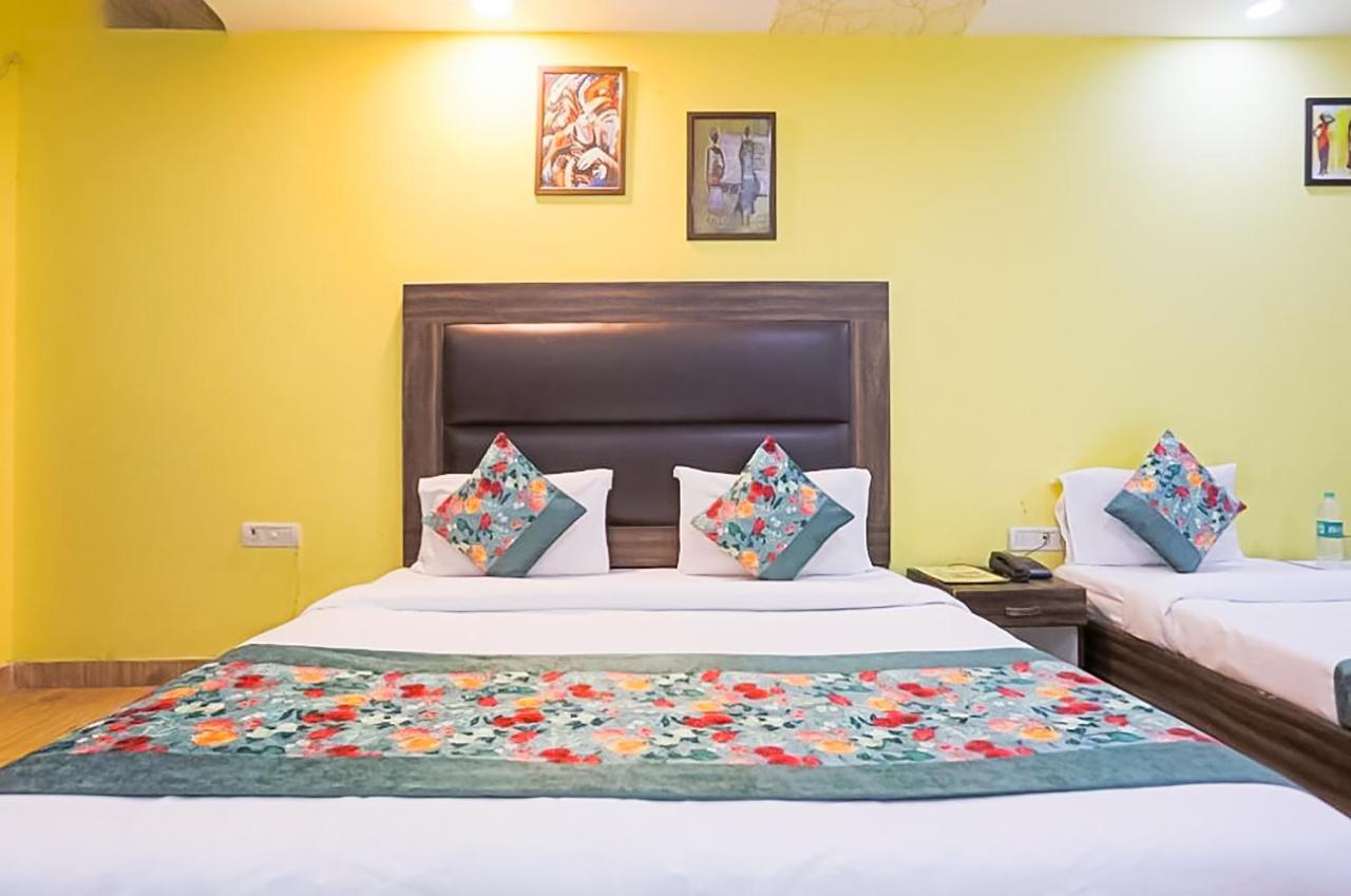 Roomshala 067 Rs Residency New Delhi