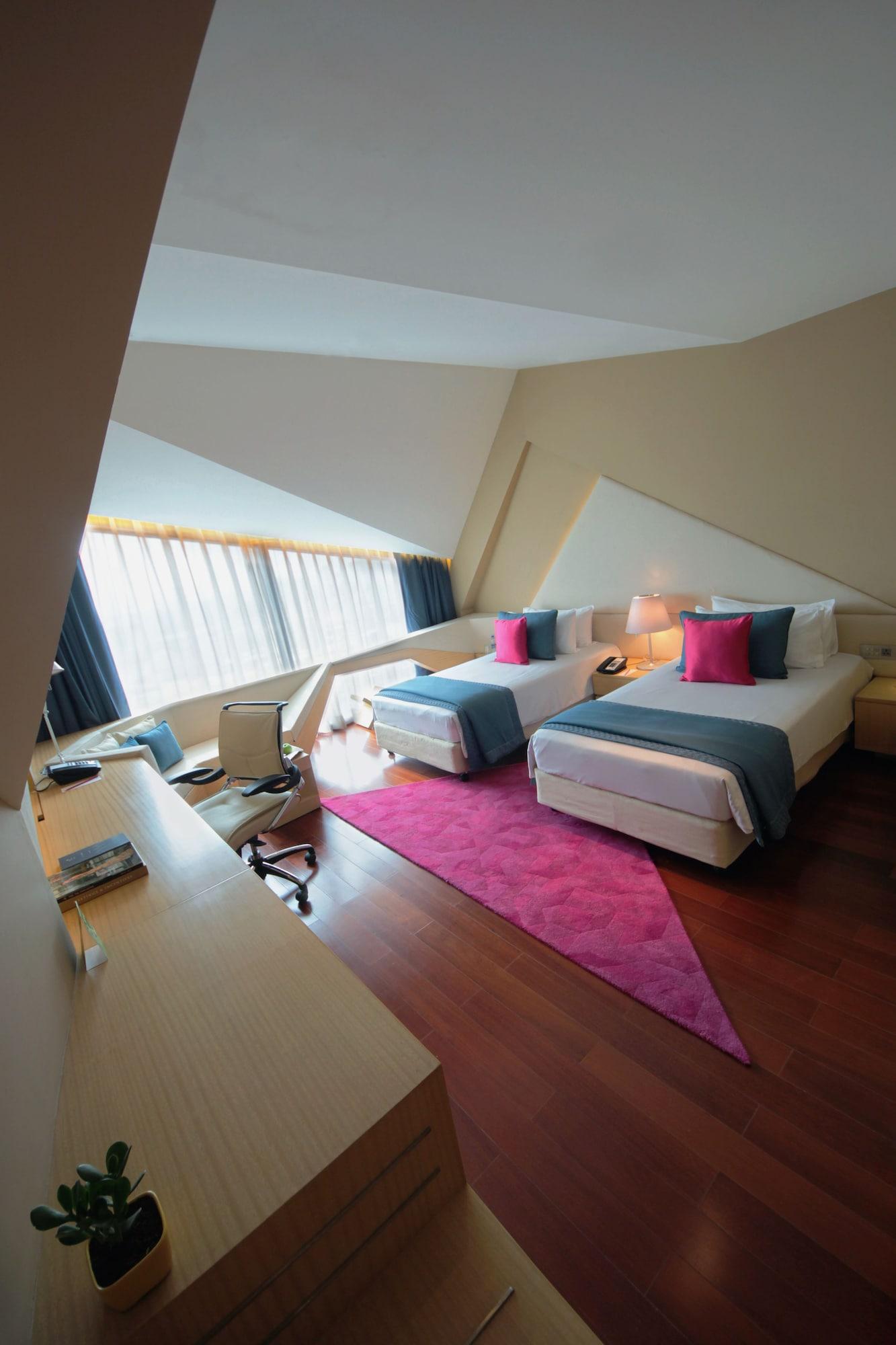 Hotel Vivanta New Delhi, Dwarka 5*