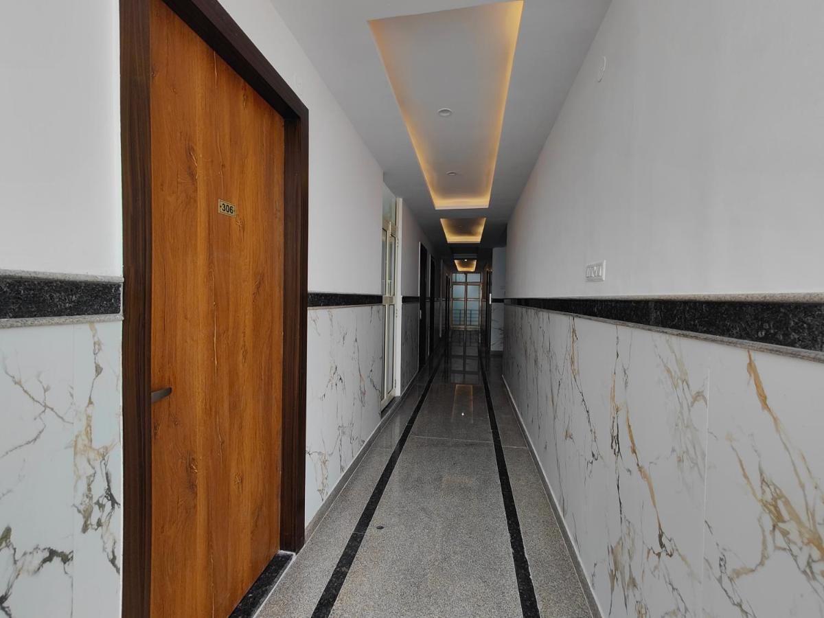 Hotel D'capitol Suites Delhi Aerocity Nova Deli